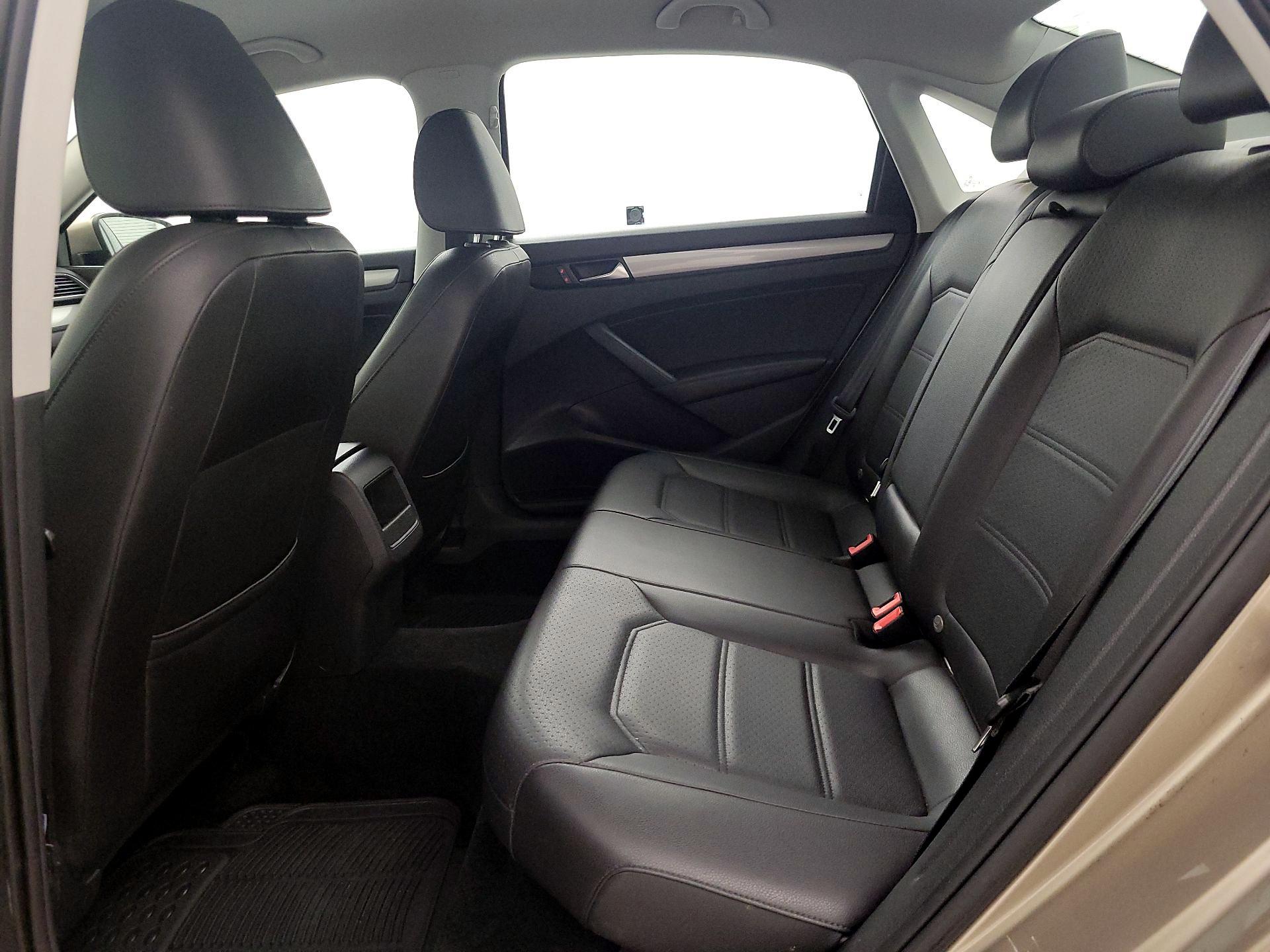Thumbnail: 2015 Volkswagen Passat - 17