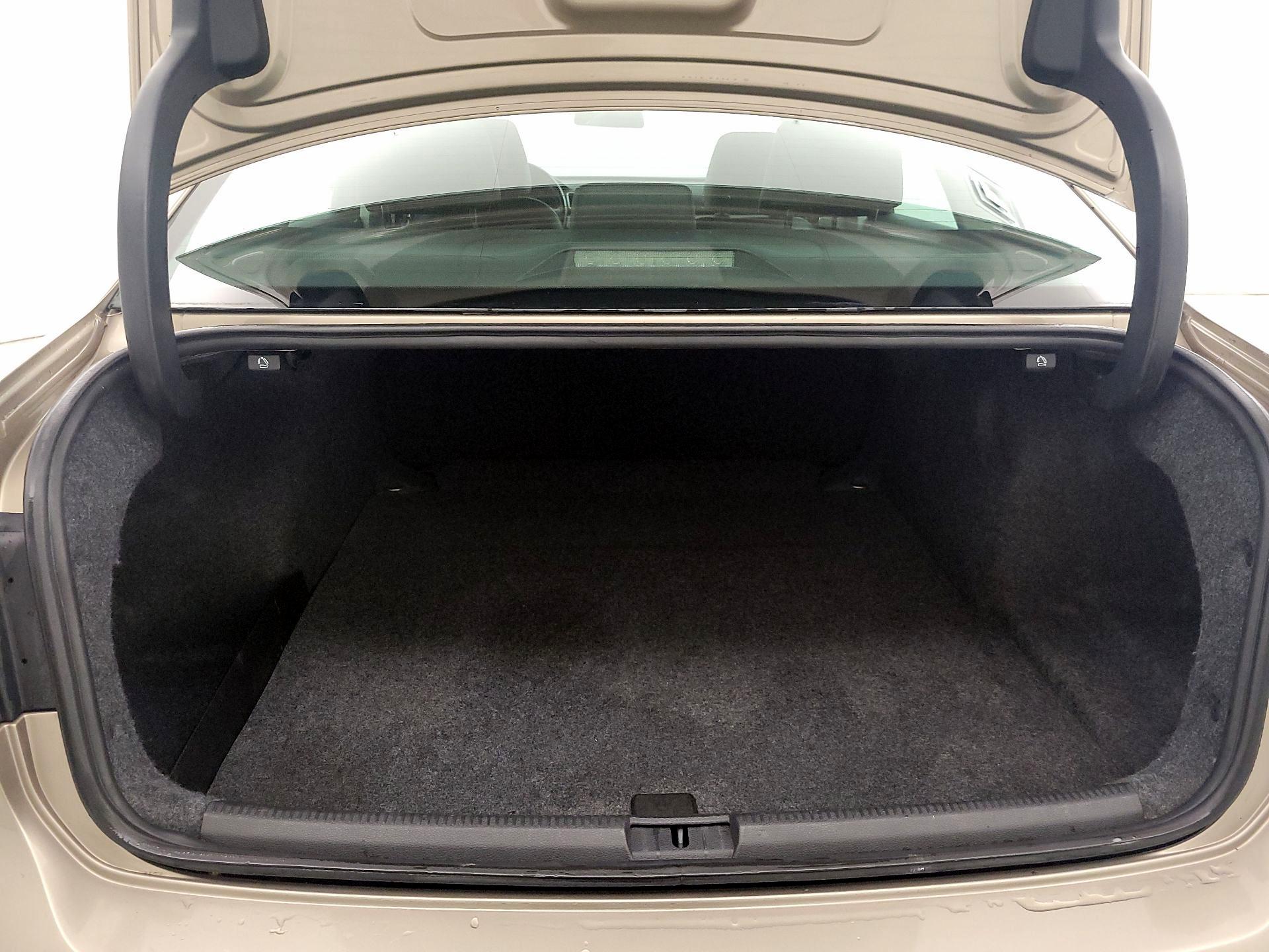 Thumbnail: 2015 Volkswagen Passat - 18