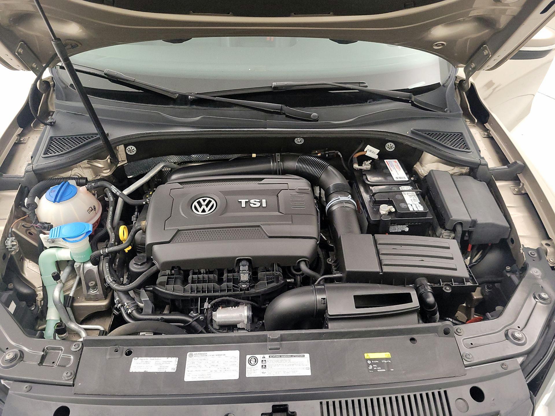 Thumbnail: 2015 Volkswagen Passat - 19