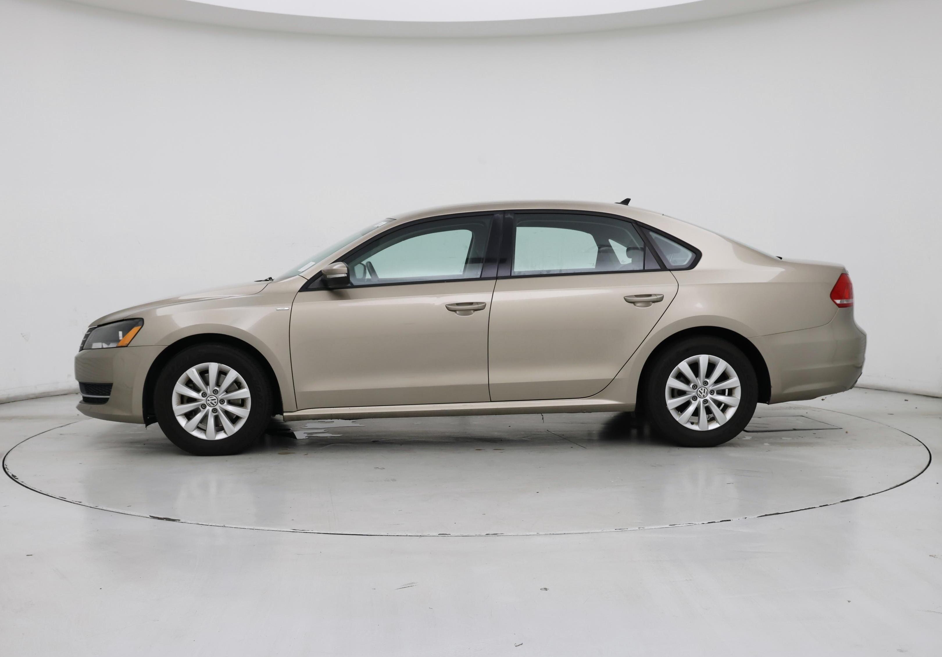 Thumbnail: 2015 Volkswagen Passat - 3