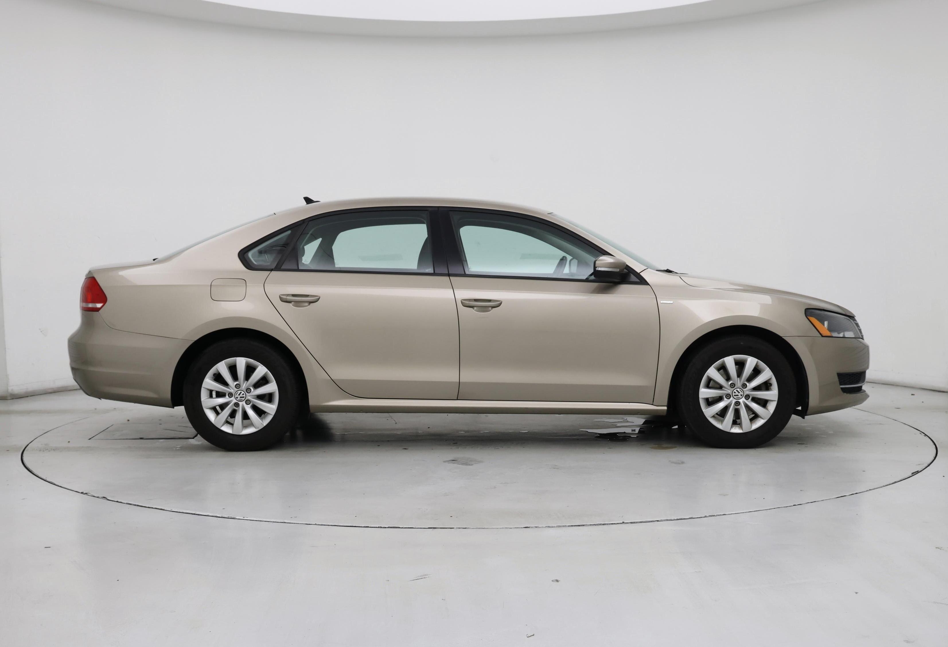 Thumbnail: 2015 Volkswagen Passat - 7