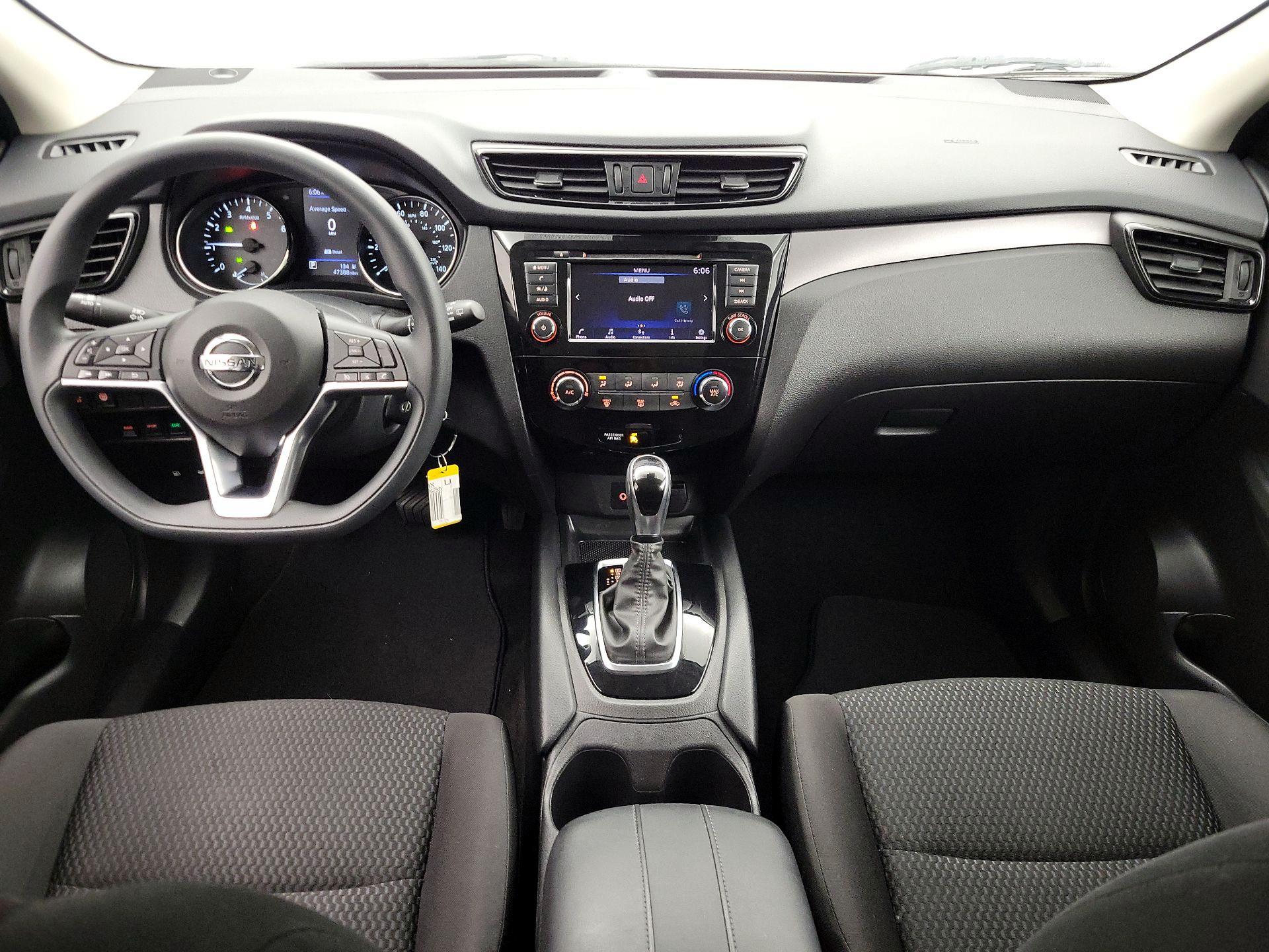 Thumbnail: 2020 Nissan Rogue Sport - 9