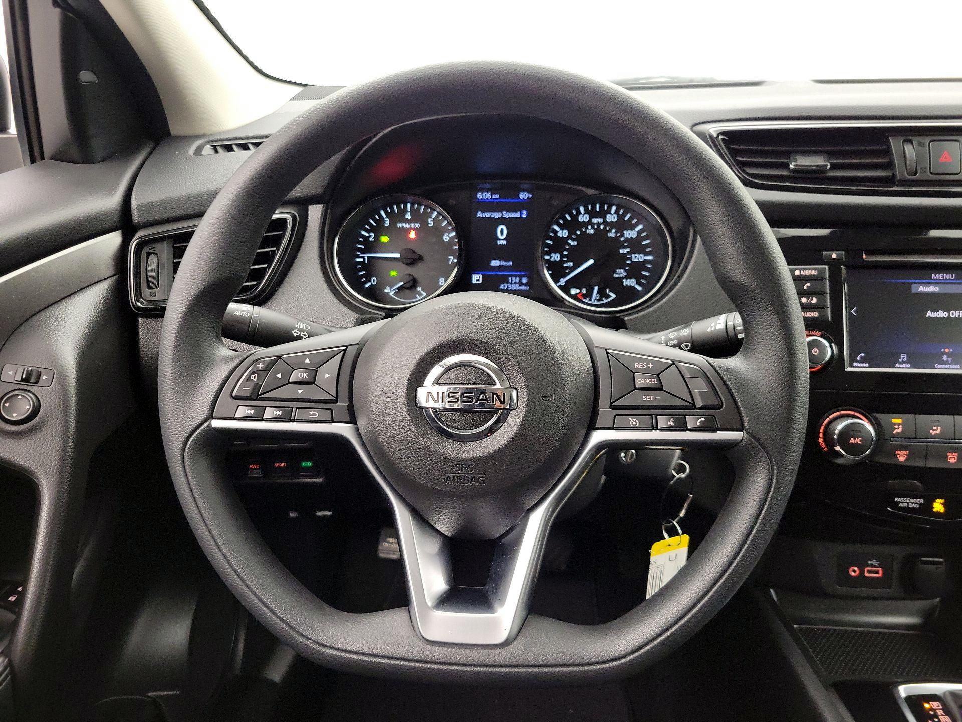 Thumbnail: 2020 Nissan Rogue Sport - 10