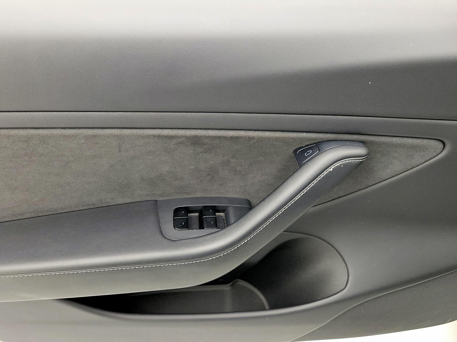 Thumbnail: 2021 Tesla Model 3 - 12
