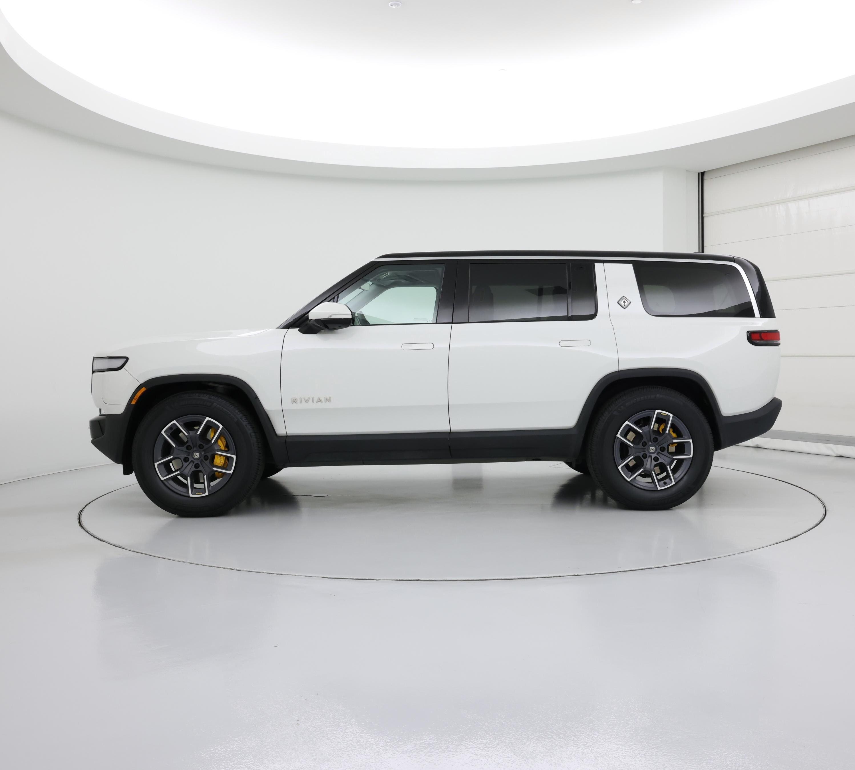 Thumbnail: 2023 Rivian R1S - 3