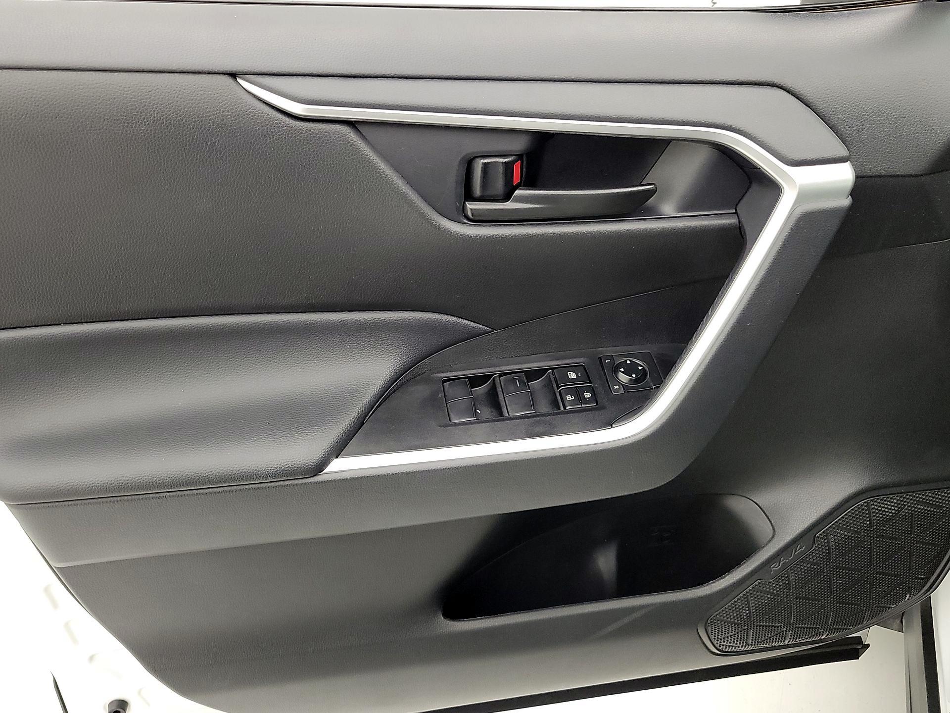 Thumbnail: 2024 Toyota RAV4 - 12
