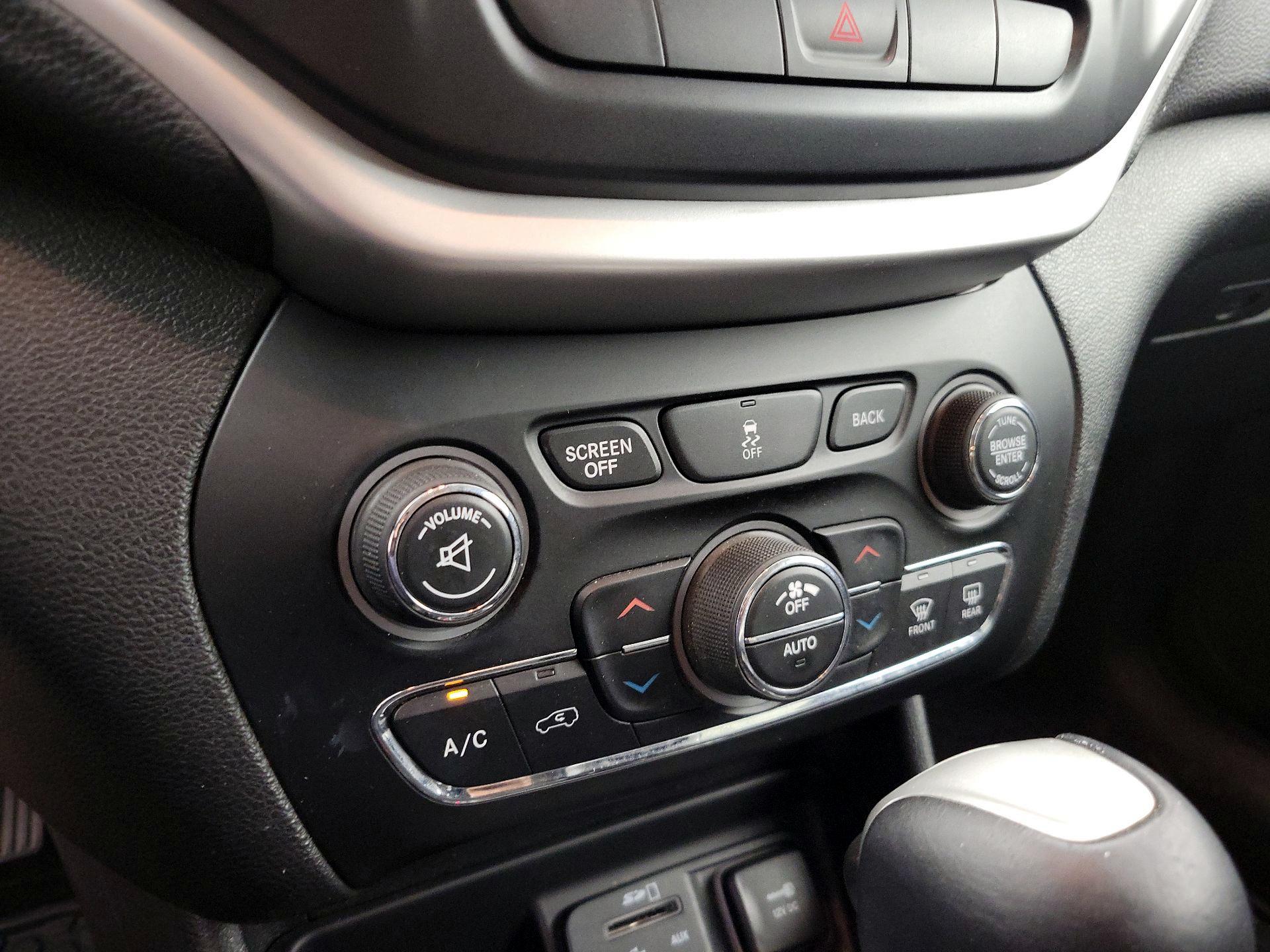 Thumbnail: 2014 Jeep Cherokee - 17
