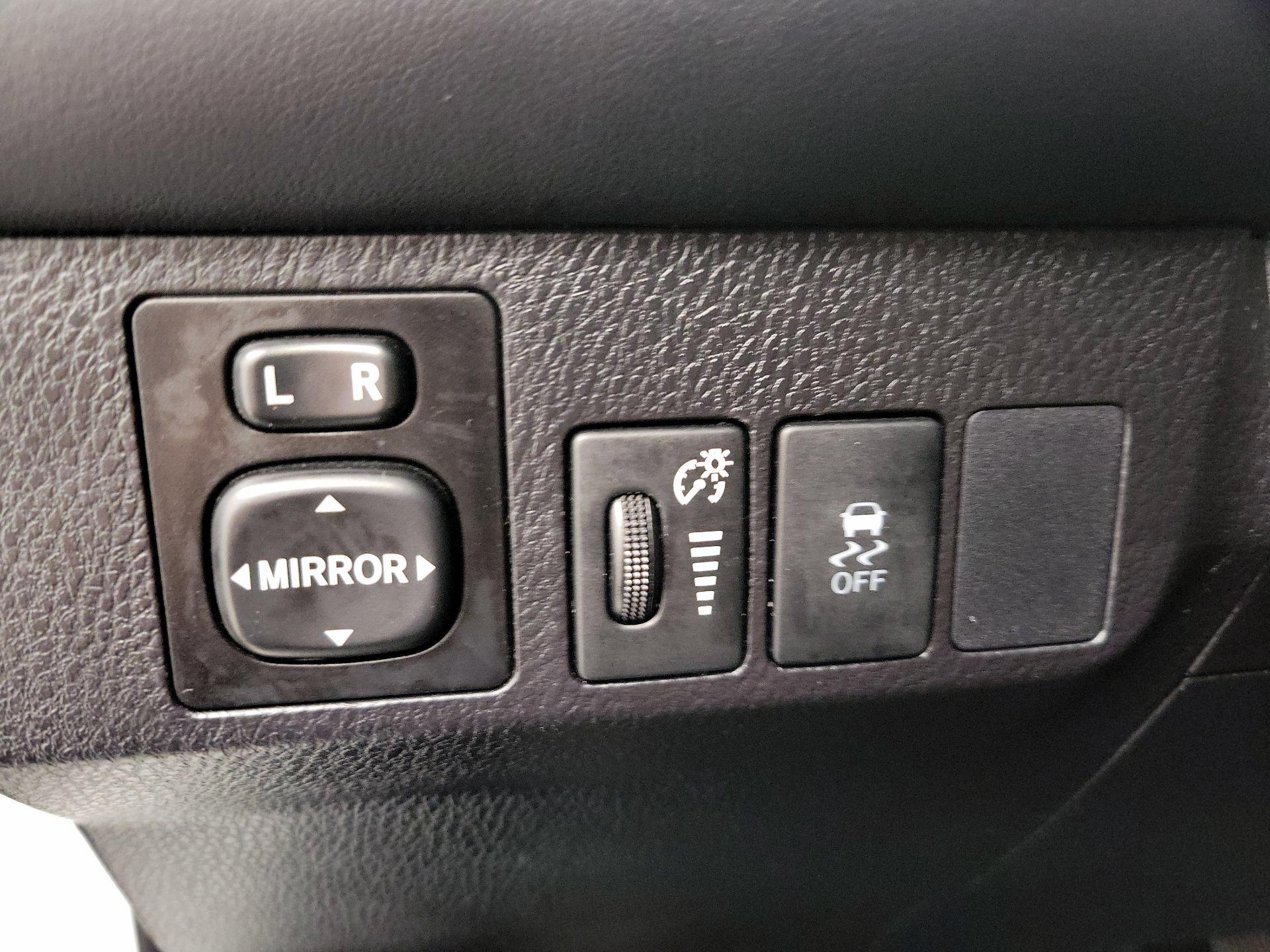 Thumbnail: 2014 Toyota RAV4 - 13