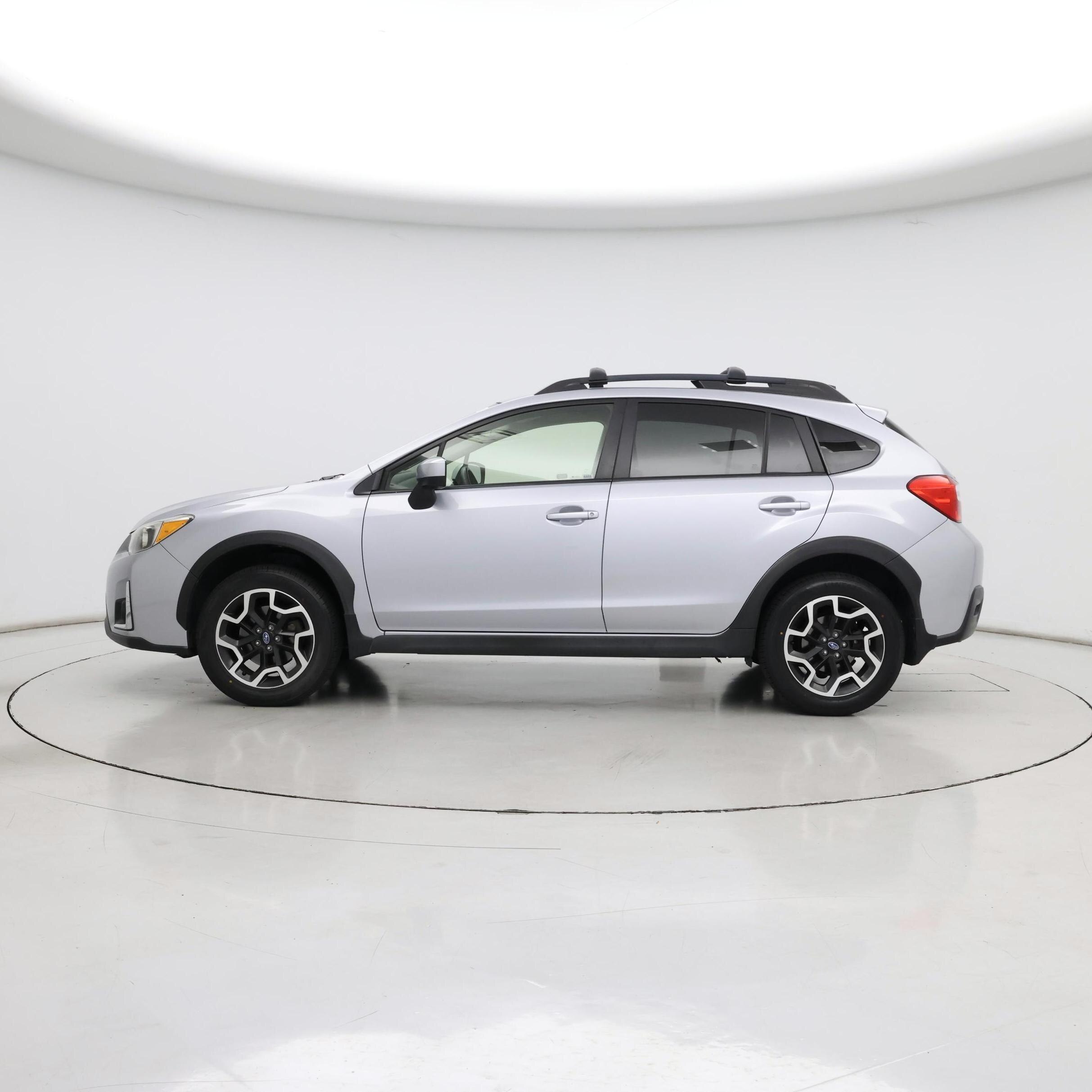 Thumbnail: 2017 Subaru Crosstrek - 3