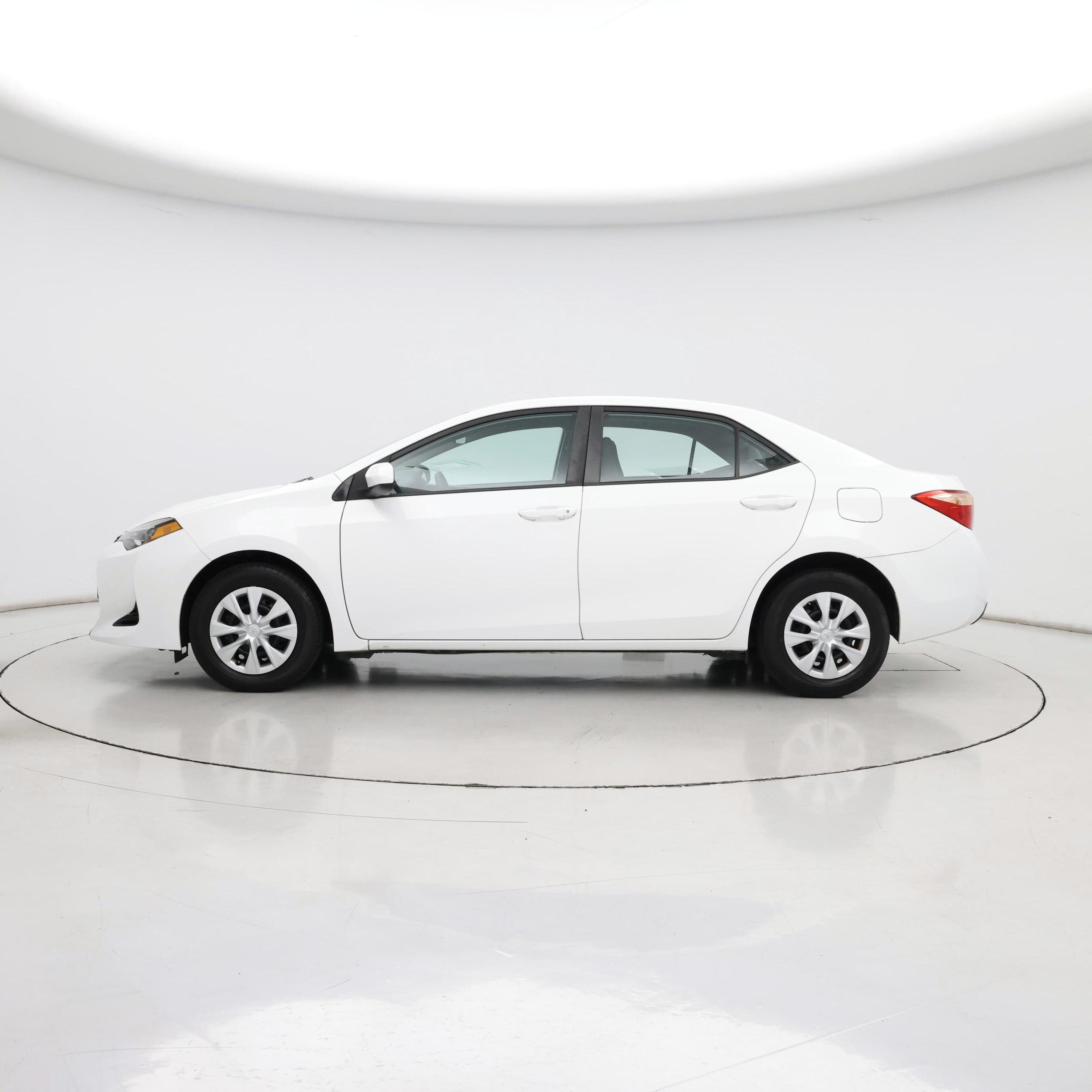 Thumbnail: 2018 Toyota Corolla - 3
