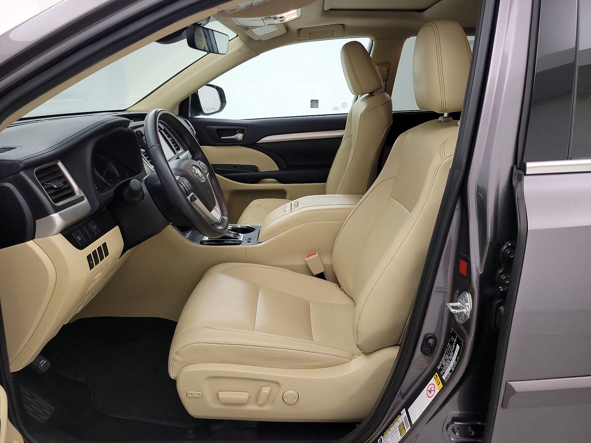 Thumbnail: 2019 Toyota Highlander - 11