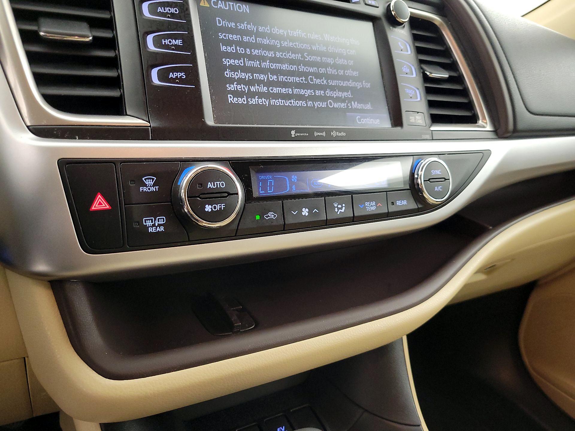 Thumbnail: 2019 Toyota Highlander - 17