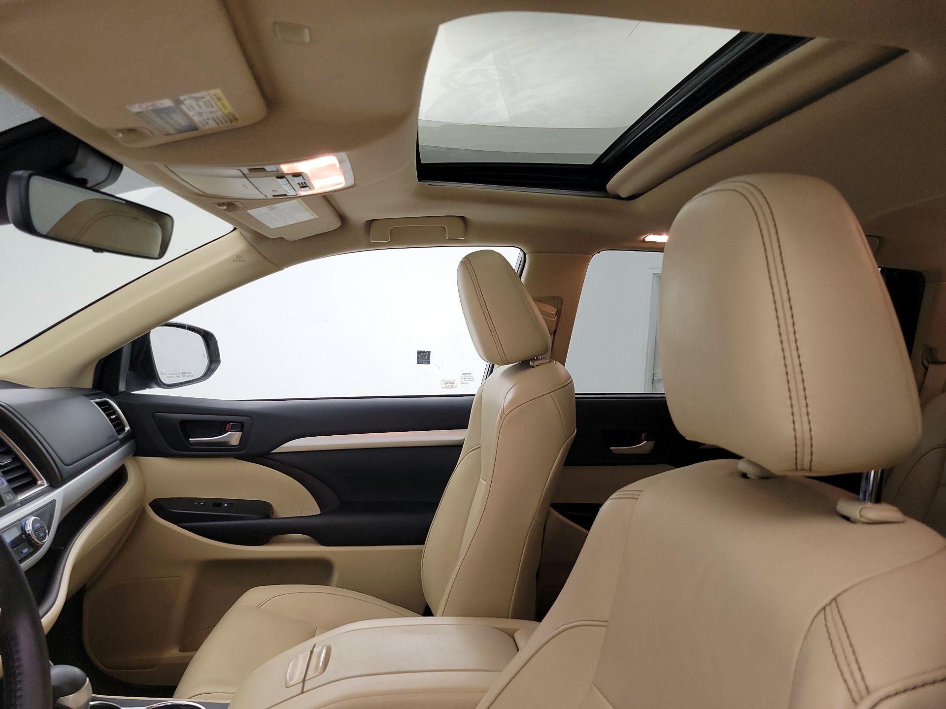 Thumbnail: 2019 Toyota Highlander - 20