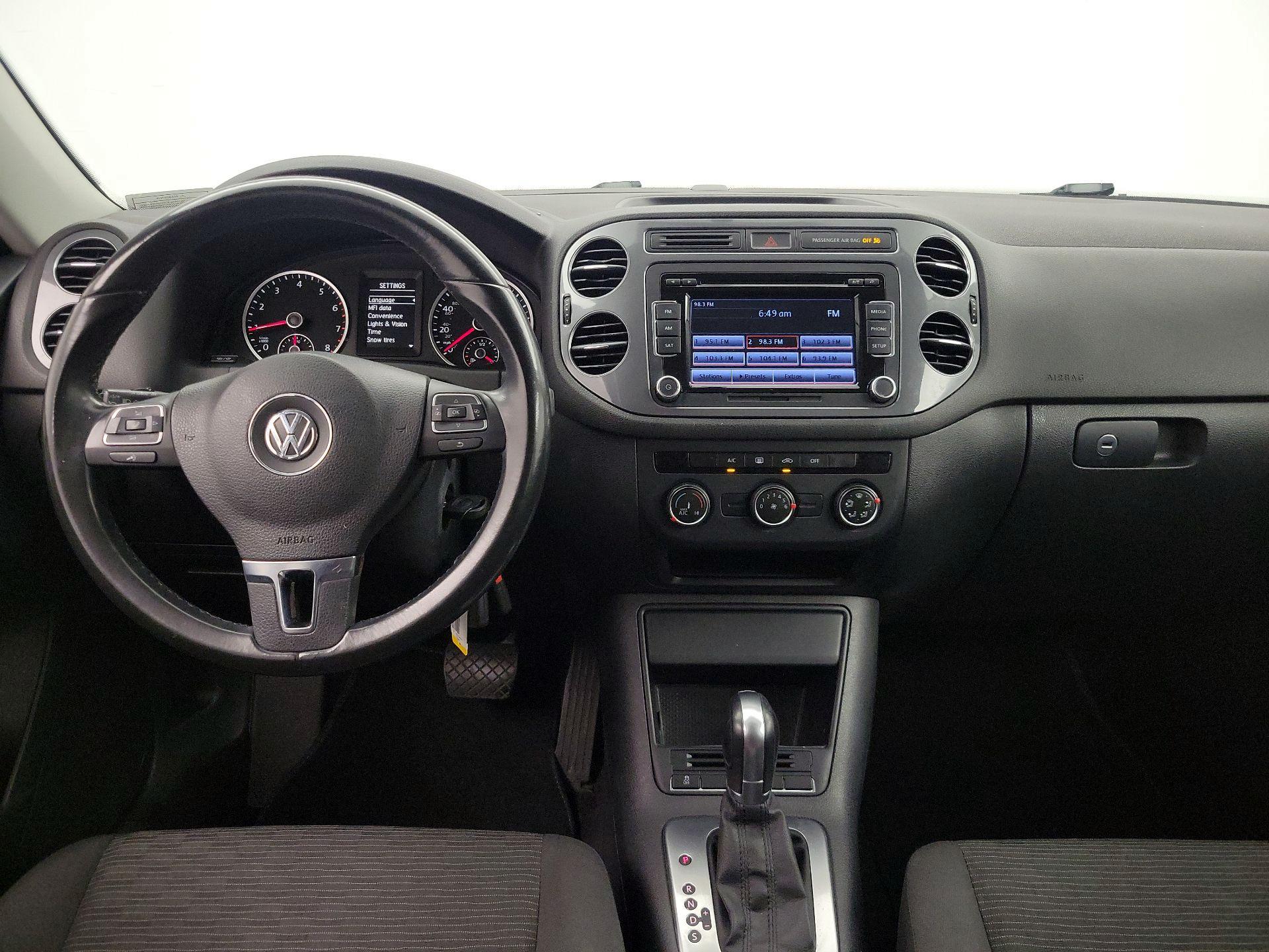 Thumbnail: 2015 Volkswagen Tiguan - 9