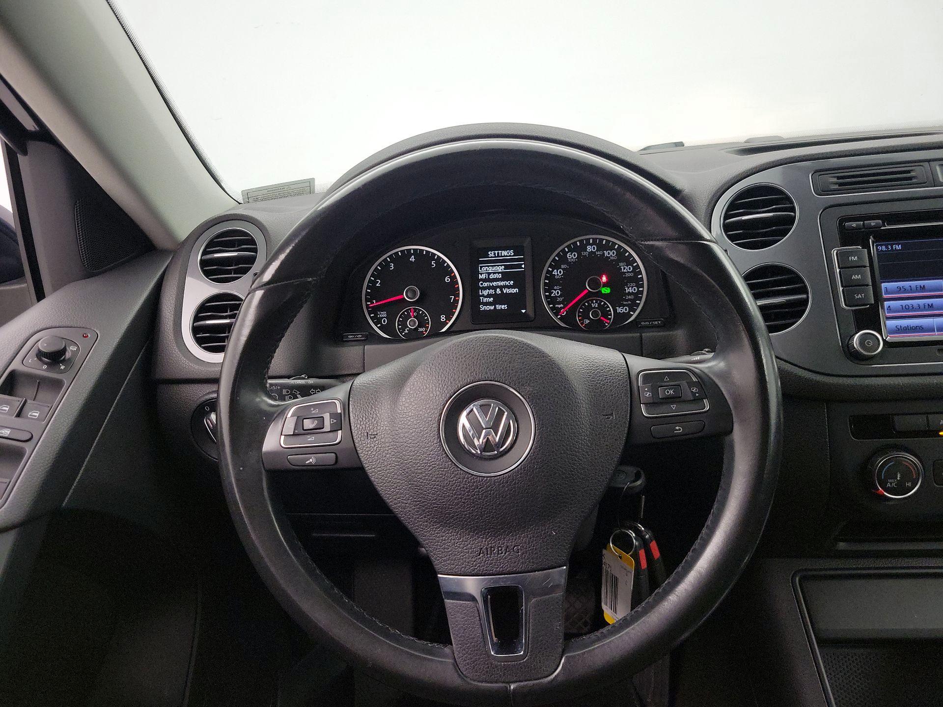 Thumbnail: 2015 Volkswagen Tiguan - 10