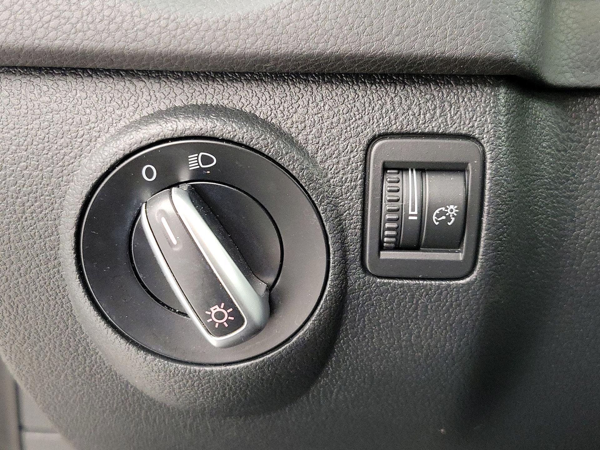 Thumbnail: 2015 Volkswagen Tiguan - 13