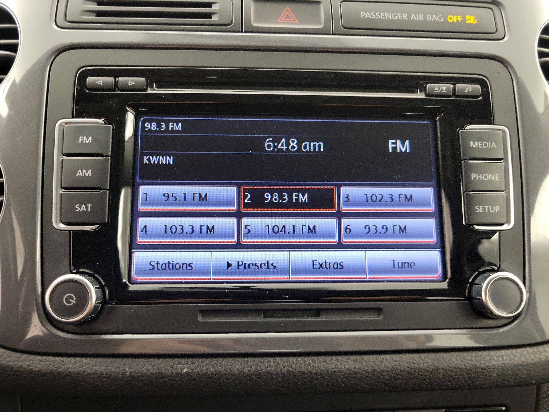 Thumbnail: 2015 Volkswagen Tiguan - 15