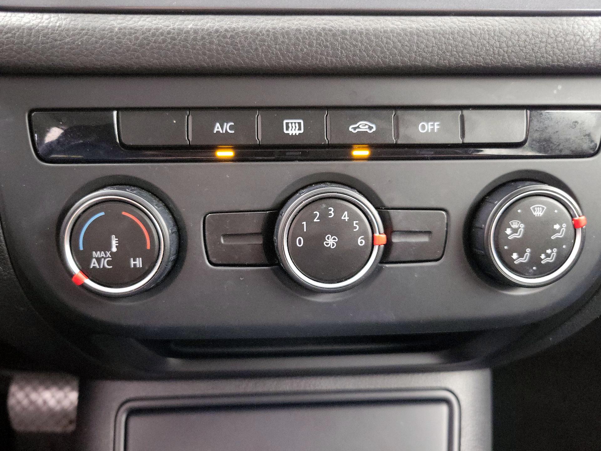 Thumbnail: 2015 Volkswagen Tiguan - 16