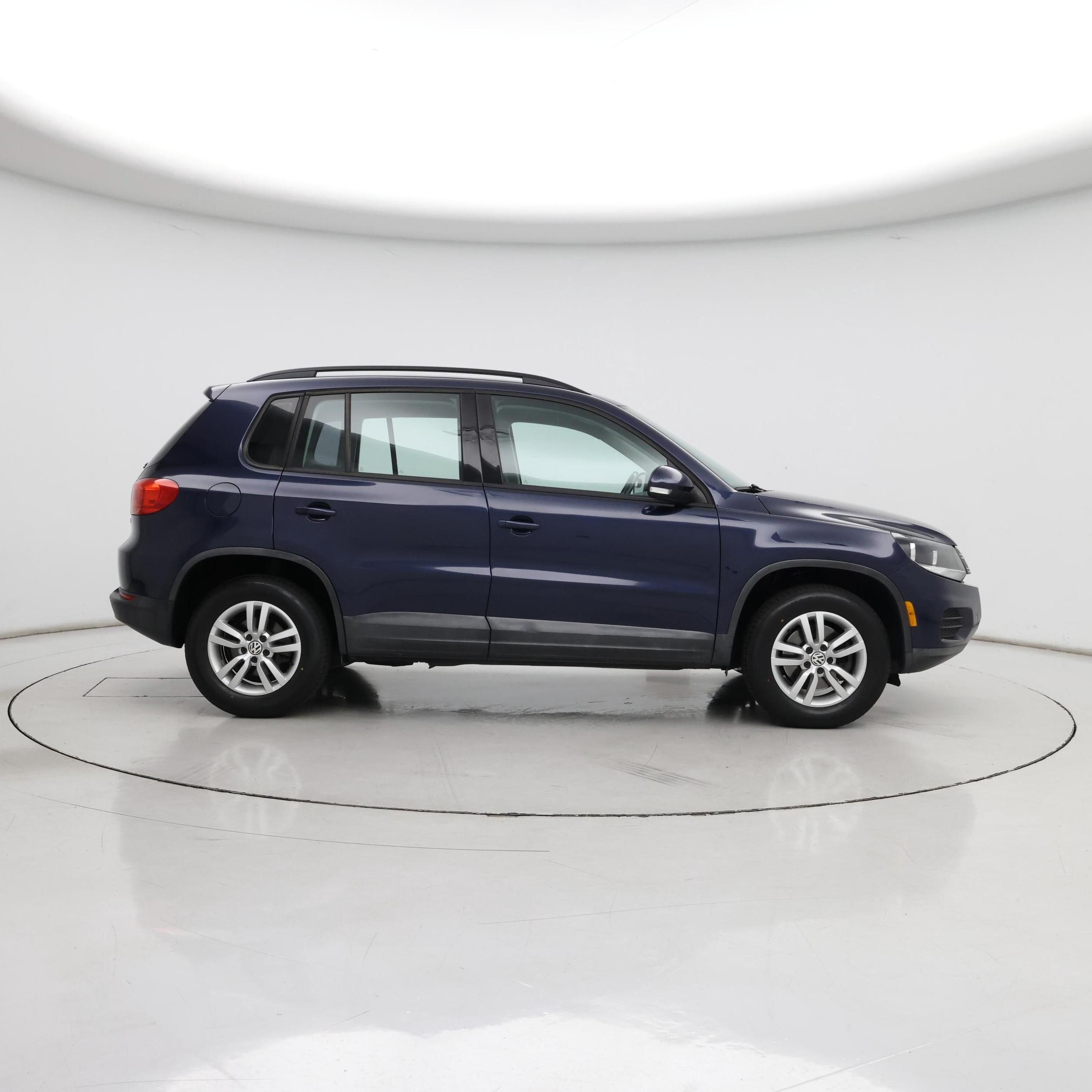 Thumbnail: 2015 Volkswagen Tiguan - 7