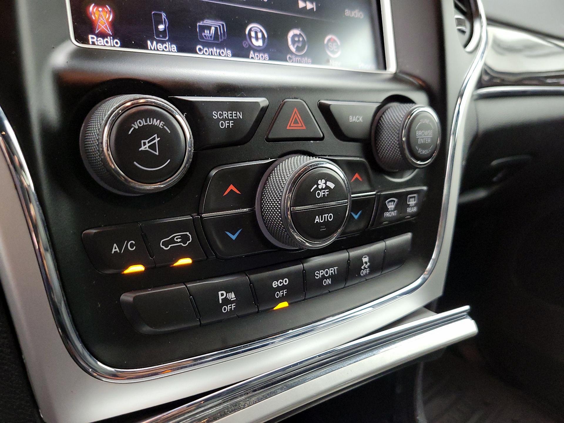 Thumbnail: 2016 Jeep Grand Cherokee - 17