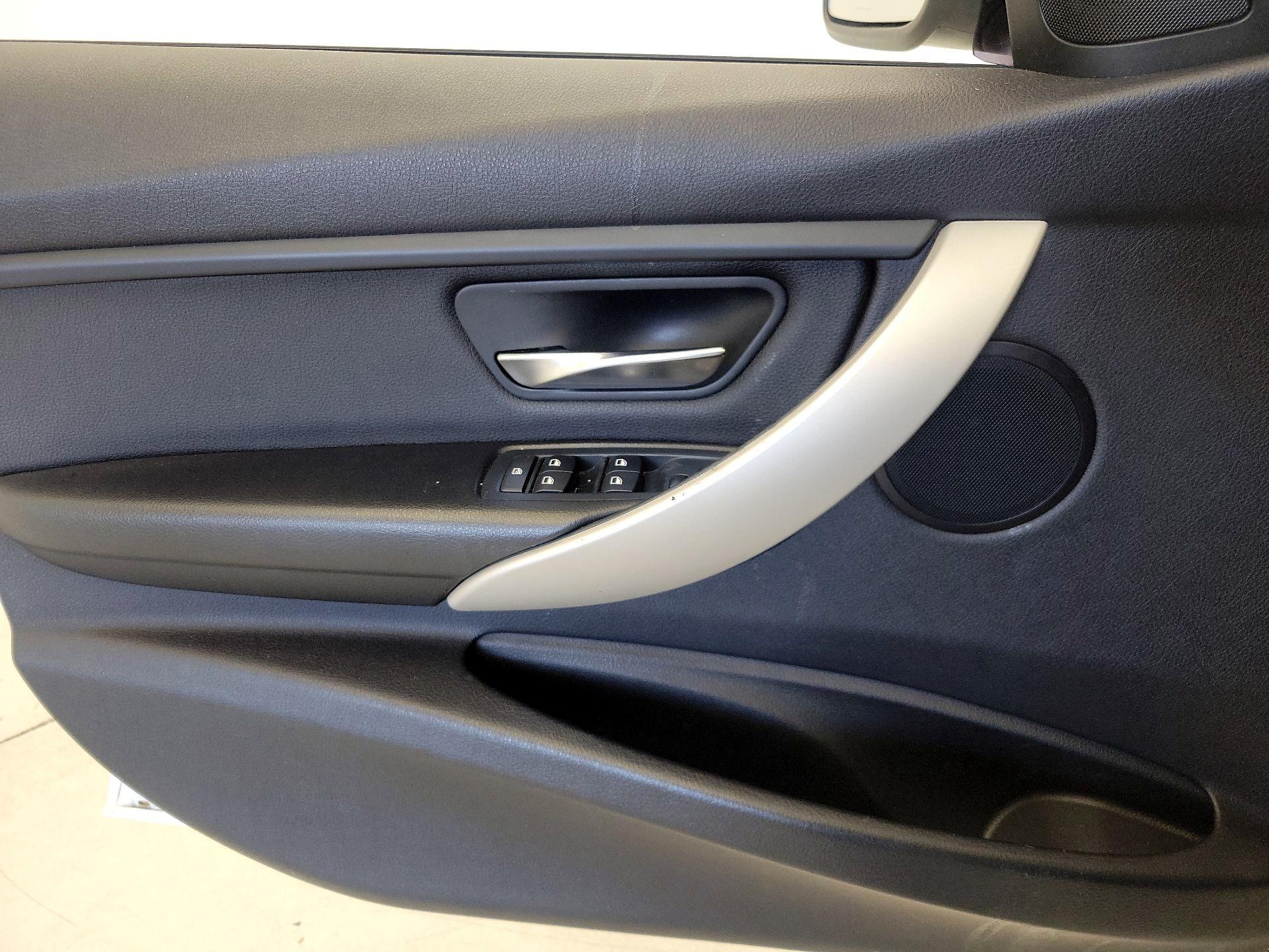 Thumbnail: 2015 BMW 3 Series - 12