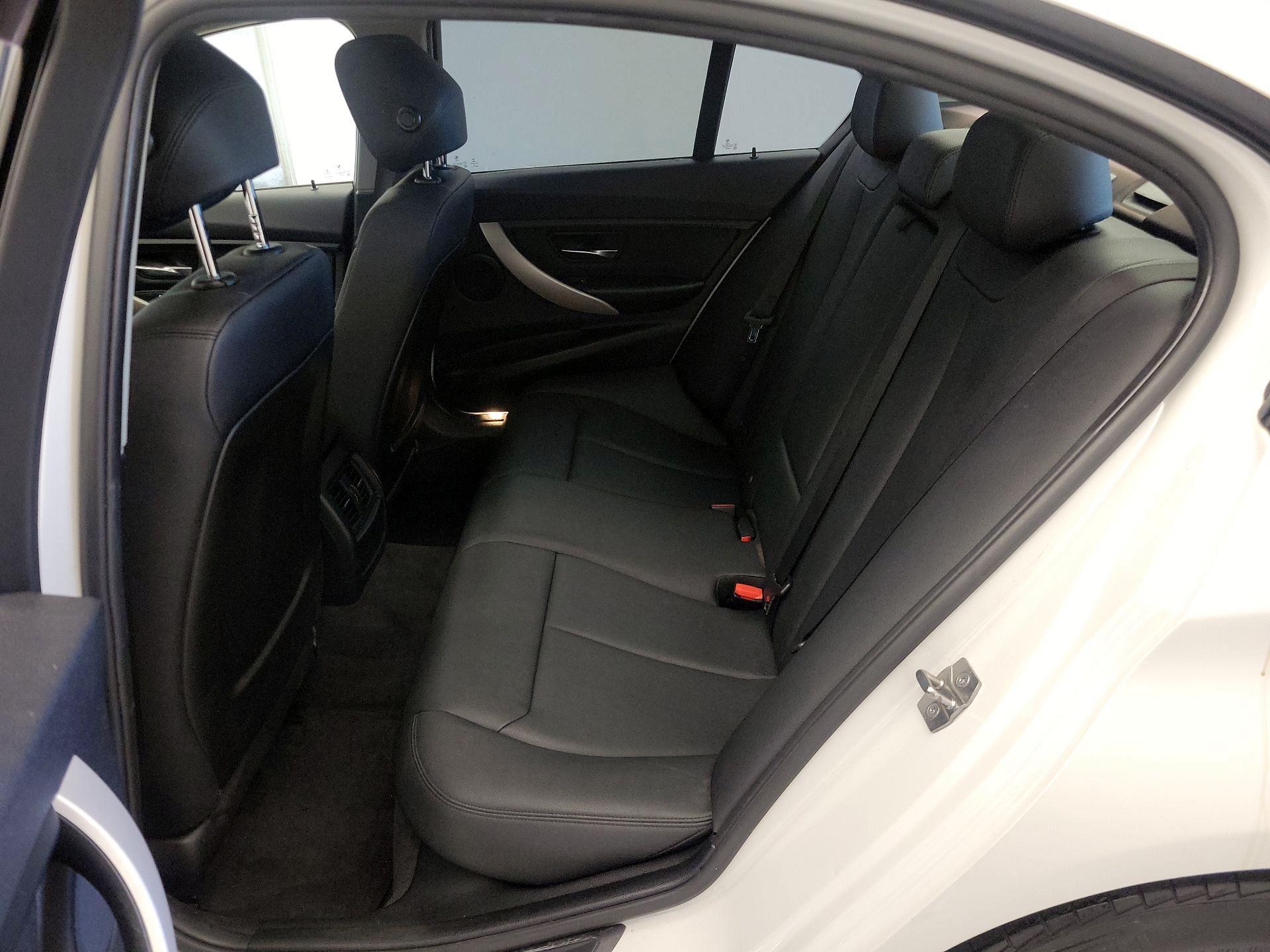 Thumbnail: 2015 BMW 3 Series - 19