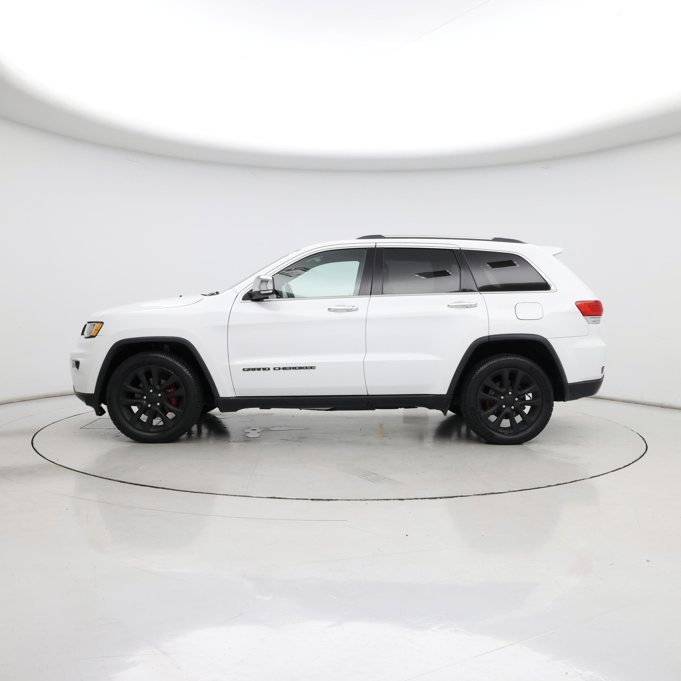 Thumbnail: 2017 Jeep Grand Cherokee - 3