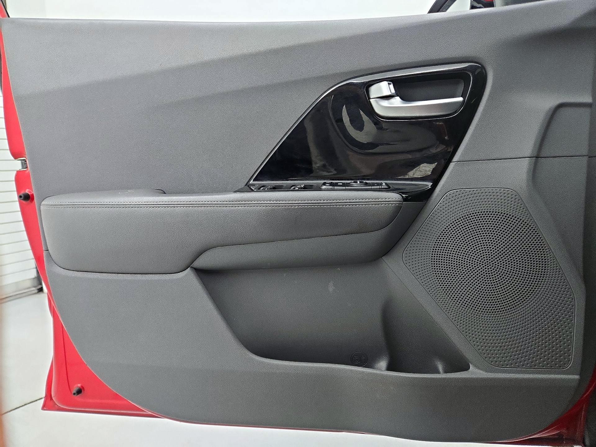 Thumbnail: 2019 Kia Niro - 12