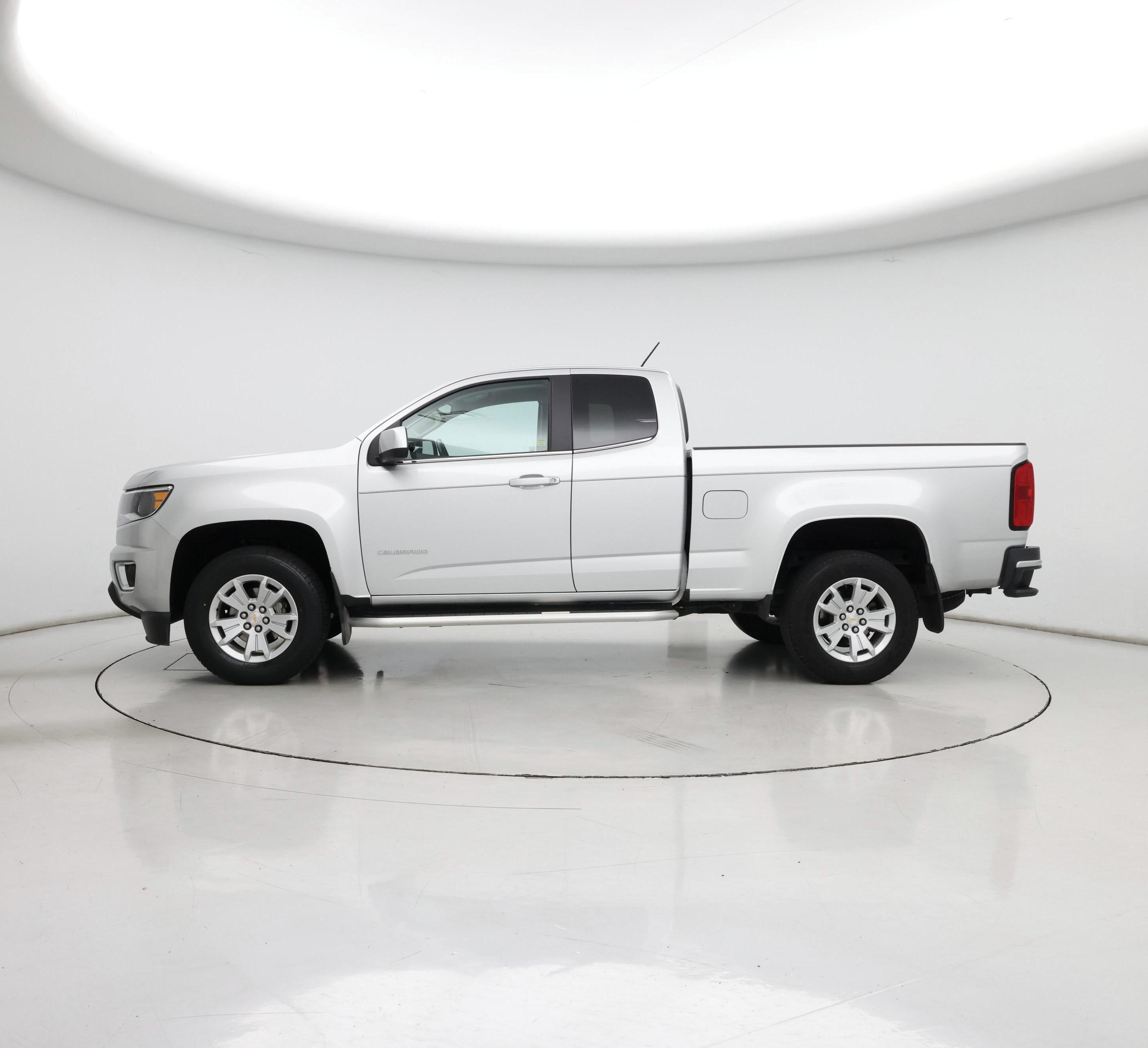Thumbnail: 2017 Chevrolet Colorado - 3