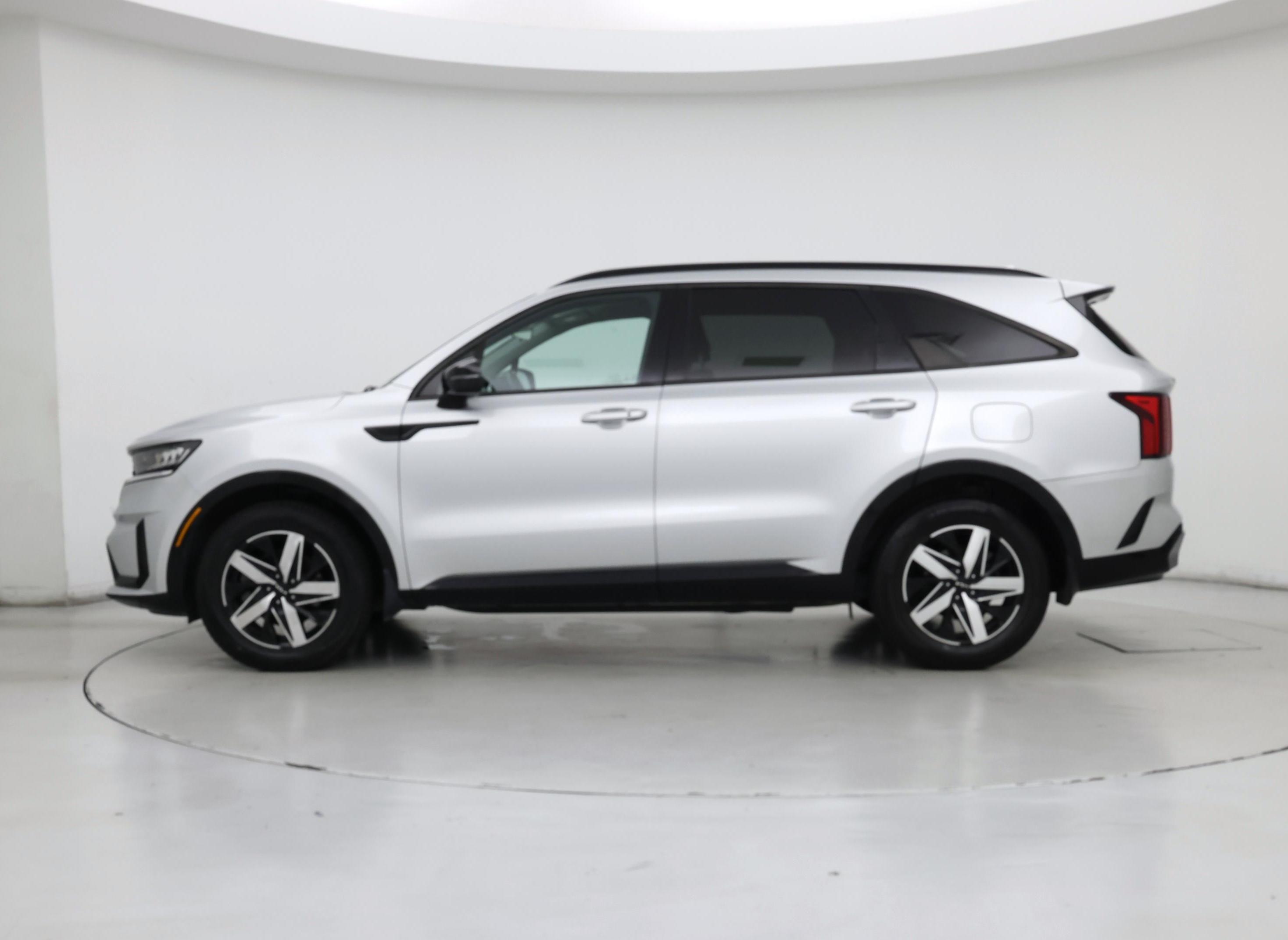 Thumbnail: 2022 Kia Sorento - 3