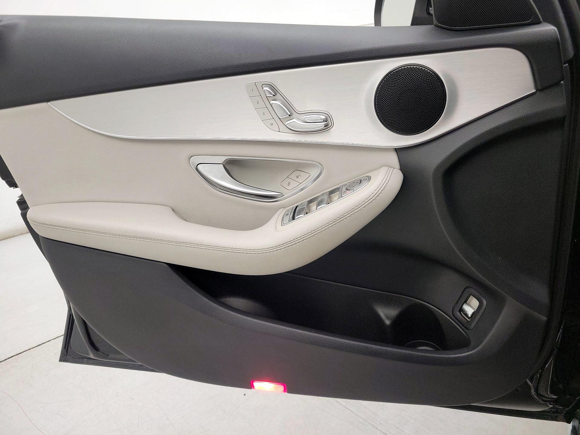 Thumbnail: 2016 Mercedes-Benz C-Class - 12