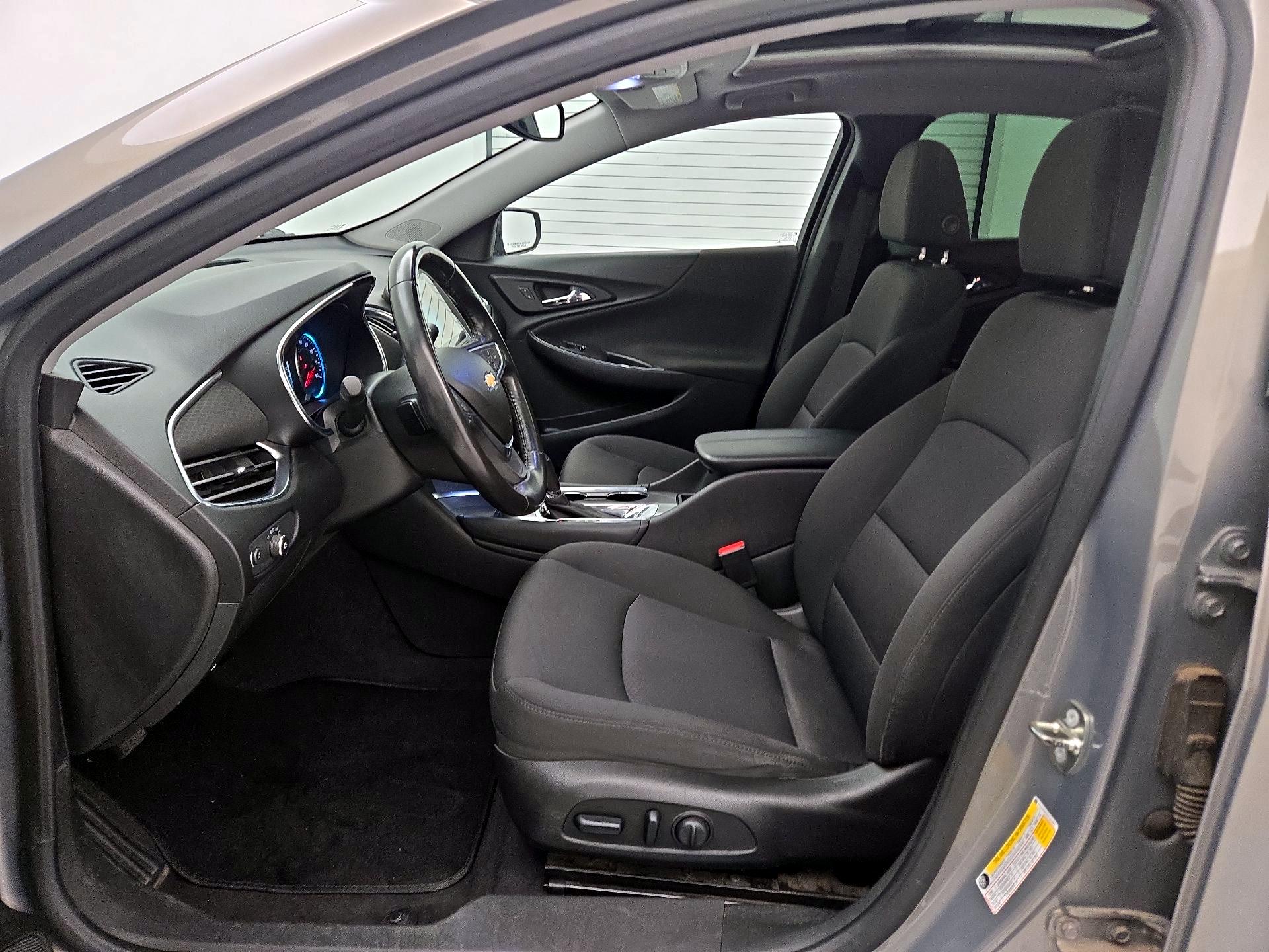Thumbnail: 2018 Chevrolet Malibu - 11