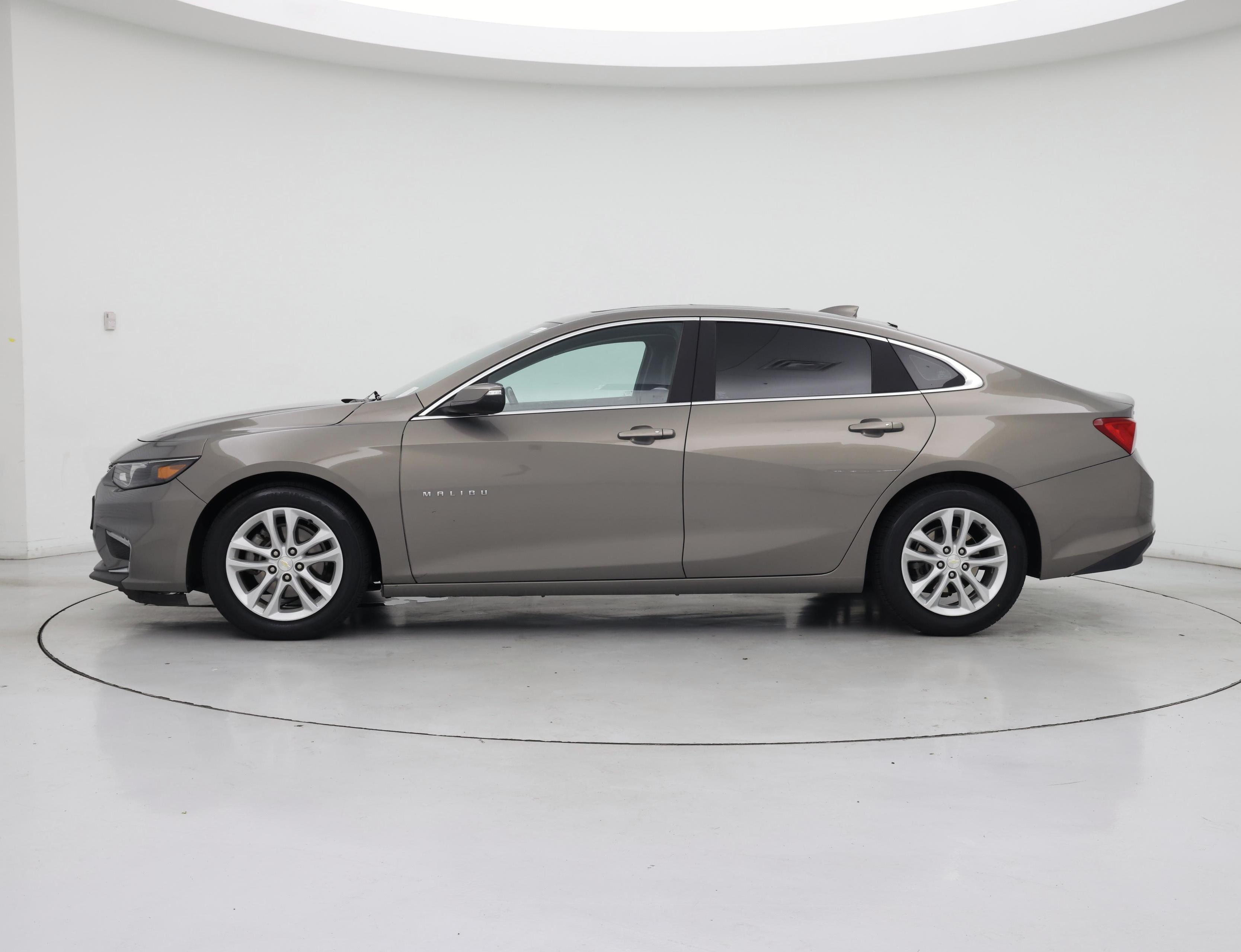 Thumbnail: 2018 Chevrolet Malibu - 3