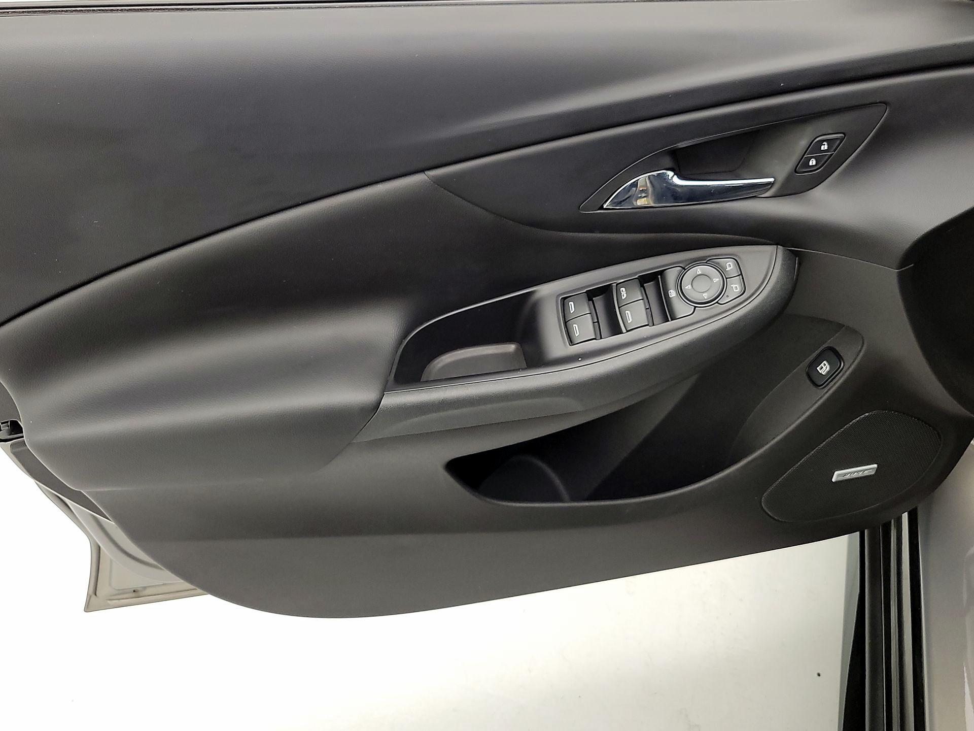 Thumbnail: 2017 Chevrolet Volt - 12