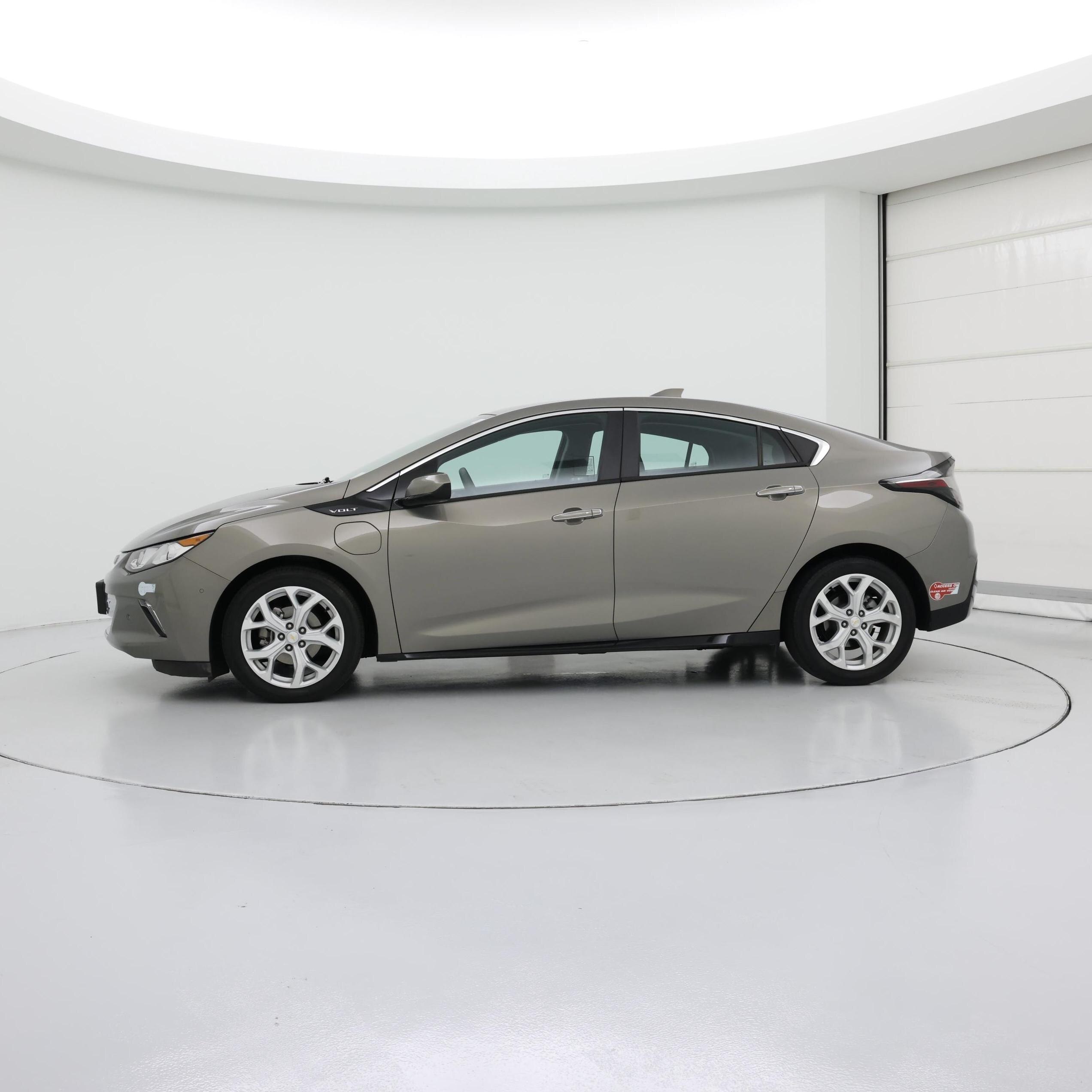 Thumbnail: 2017 Chevrolet Volt - 3