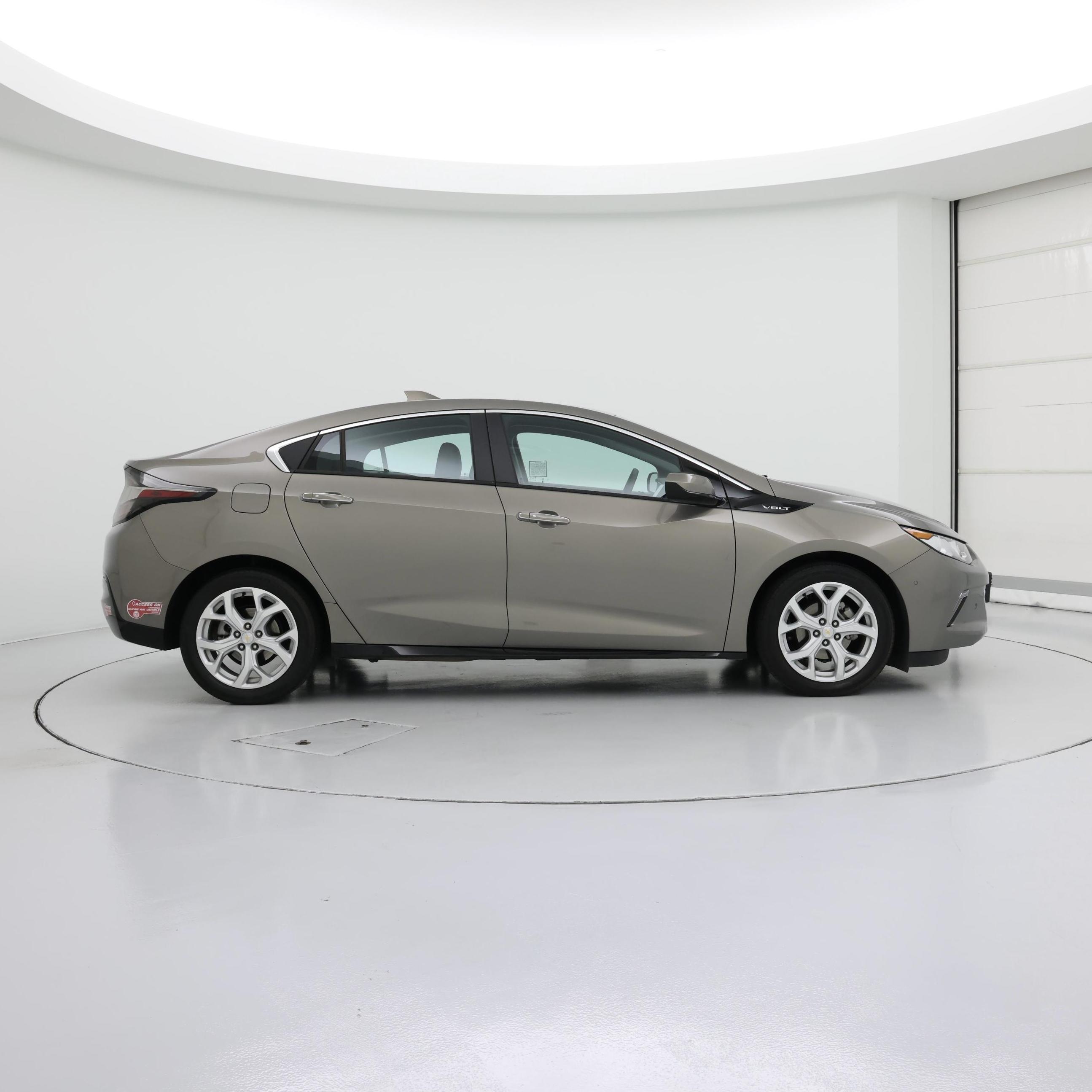 Thumbnail: 2017 Chevrolet Volt - 7
