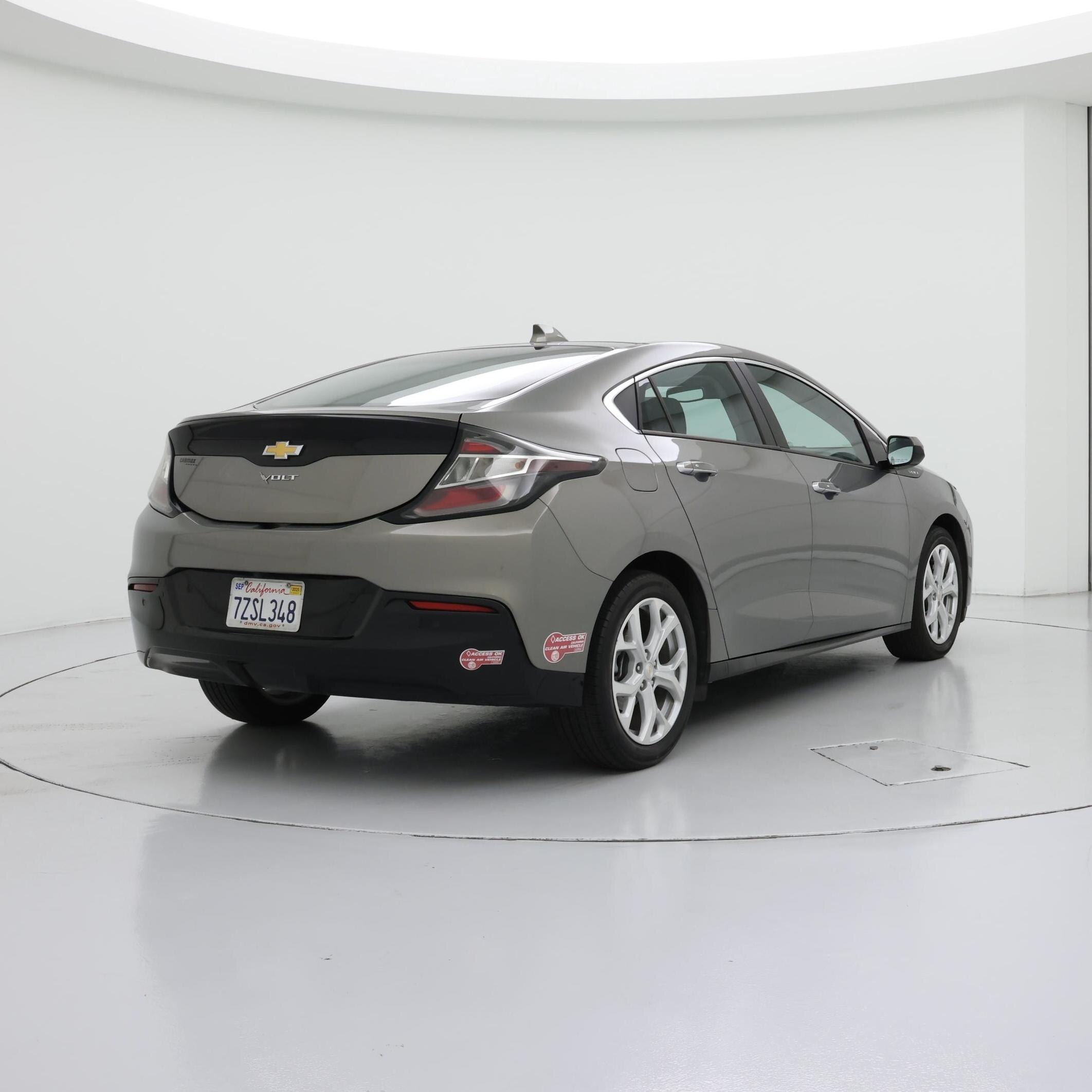 Thumbnail: 2017 Chevrolet Volt - 8