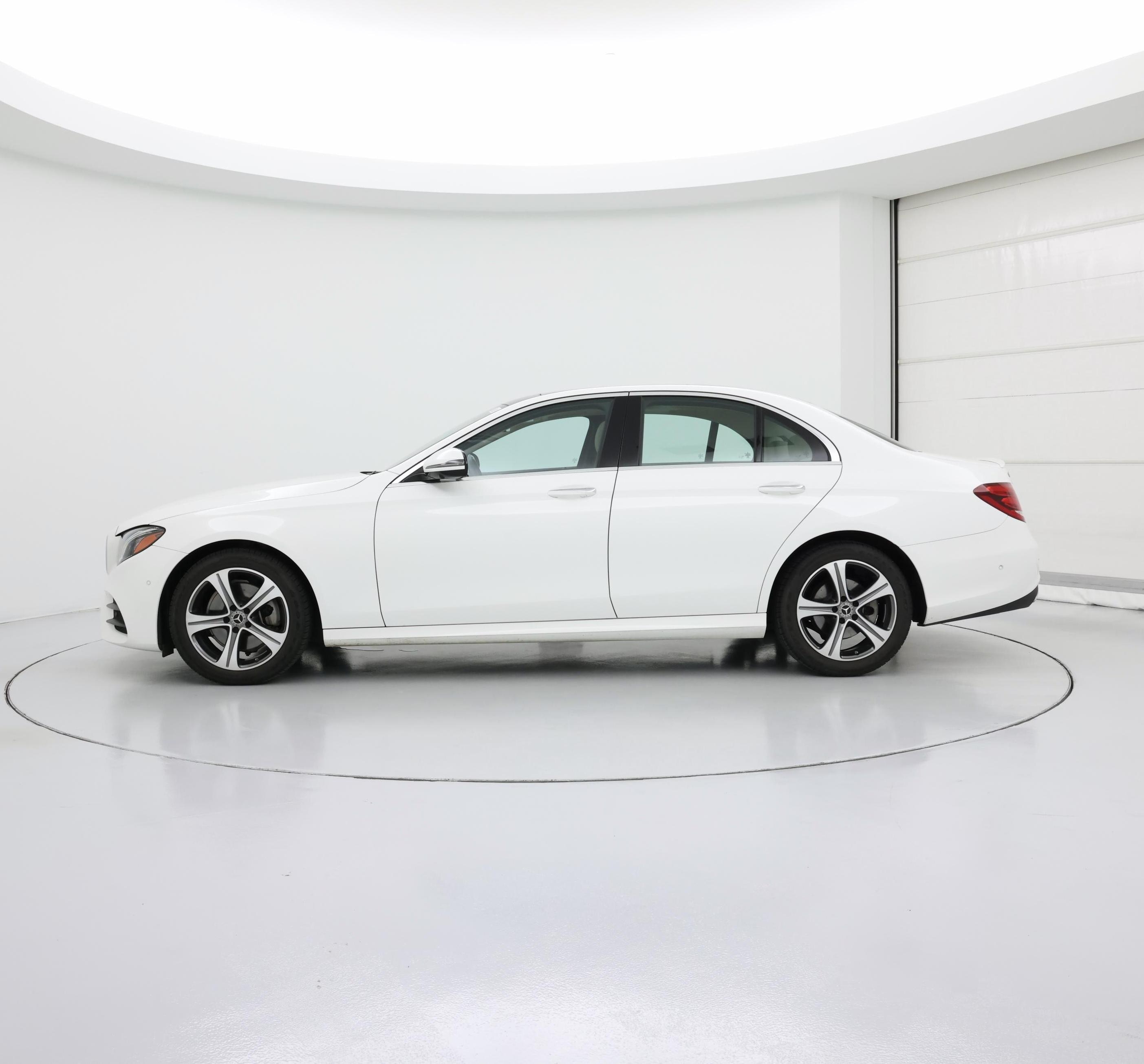 Thumbnail: 2019 Mercedes-Benz E-Class - 3