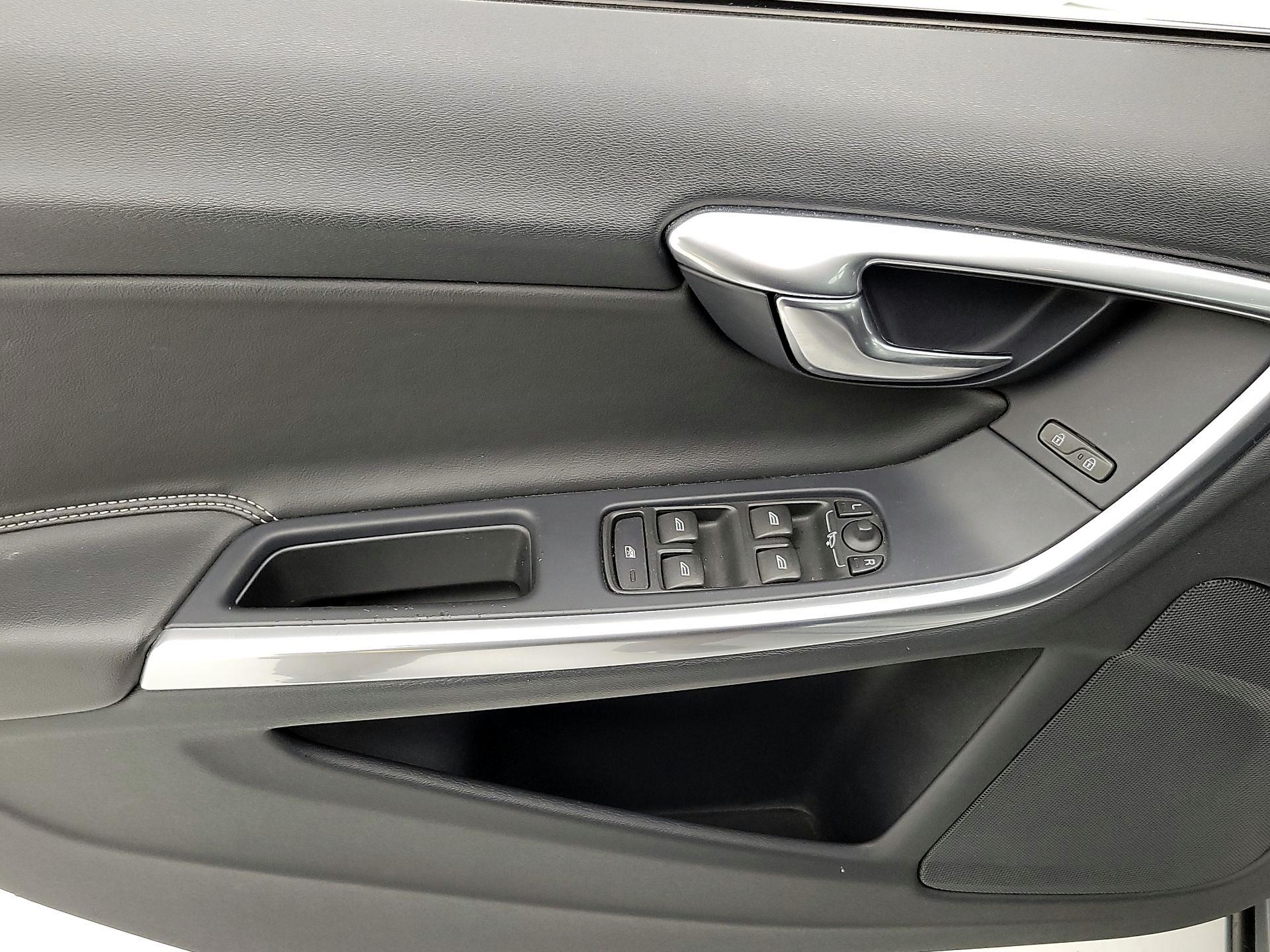 Thumbnail: 2015 Volvo S60 - 12