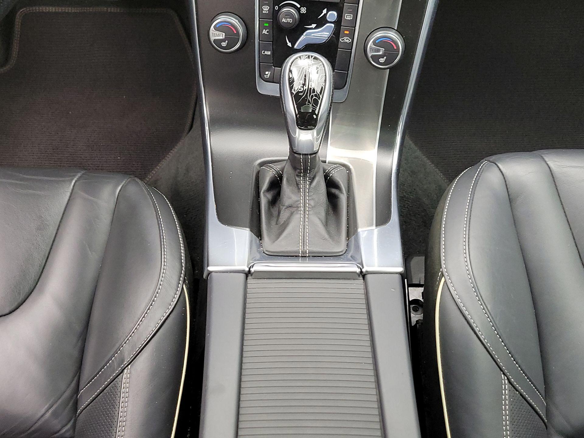Thumbnail: 2015 Volvo S60 - 18