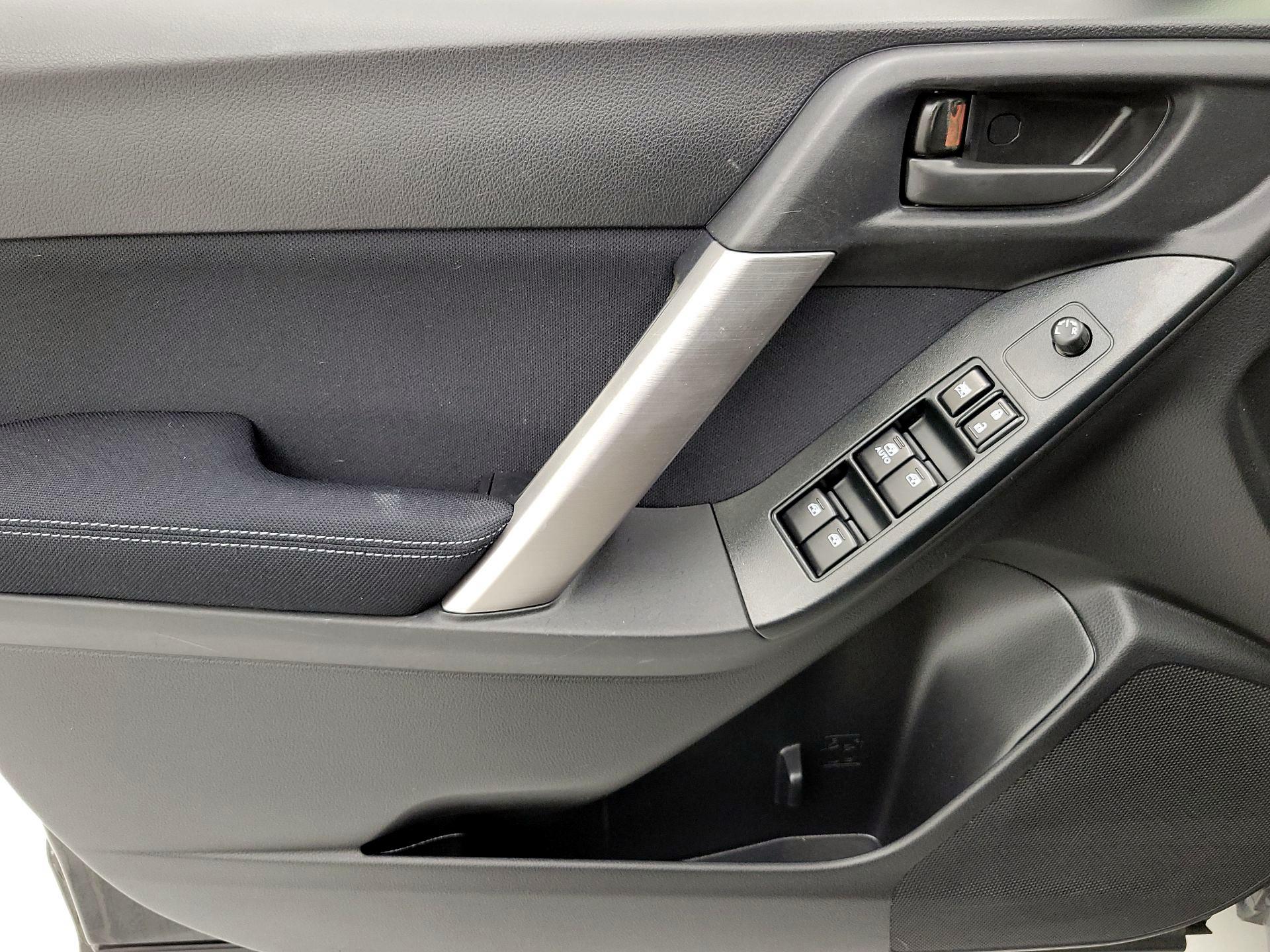 Thumbnail: 2015 Subaru Forester - 12