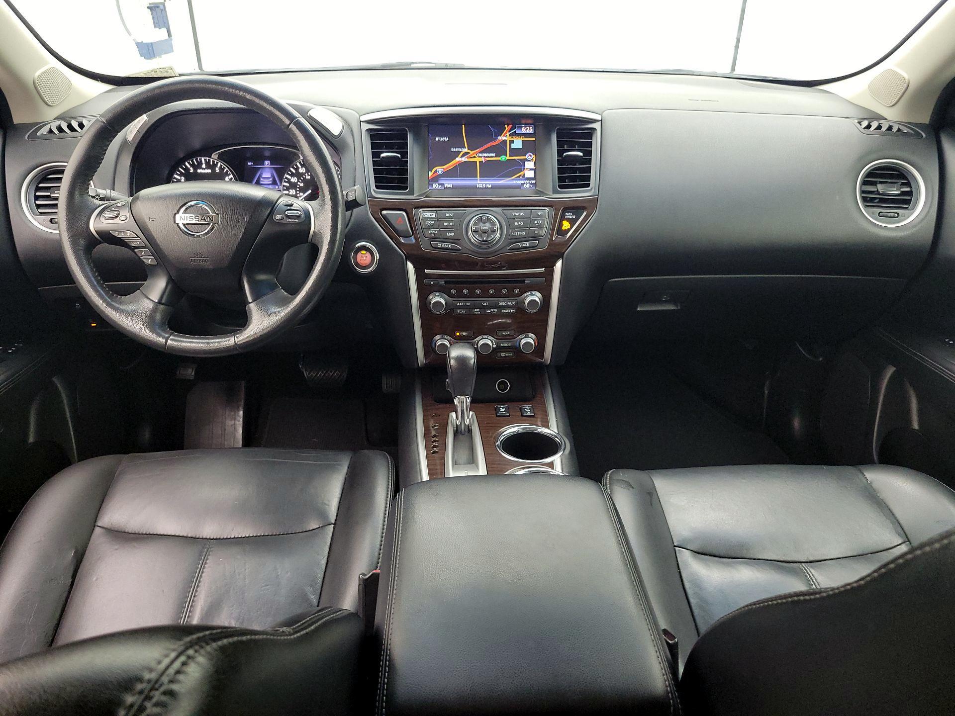 Thumbnail: 2016 Nissan Pathfinder - 9