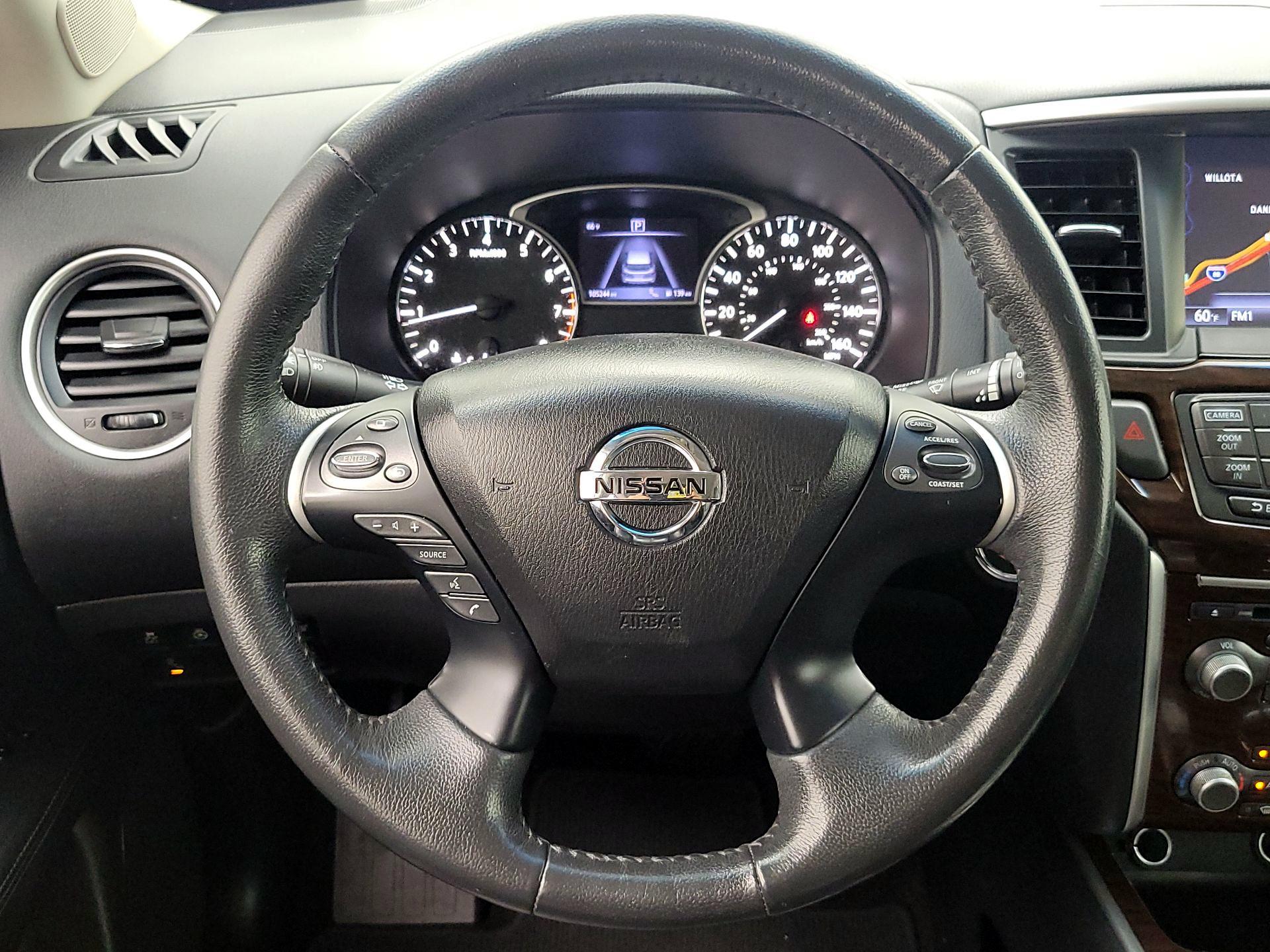 Thumbnail: 2016 Nissan Pathfinder - 10