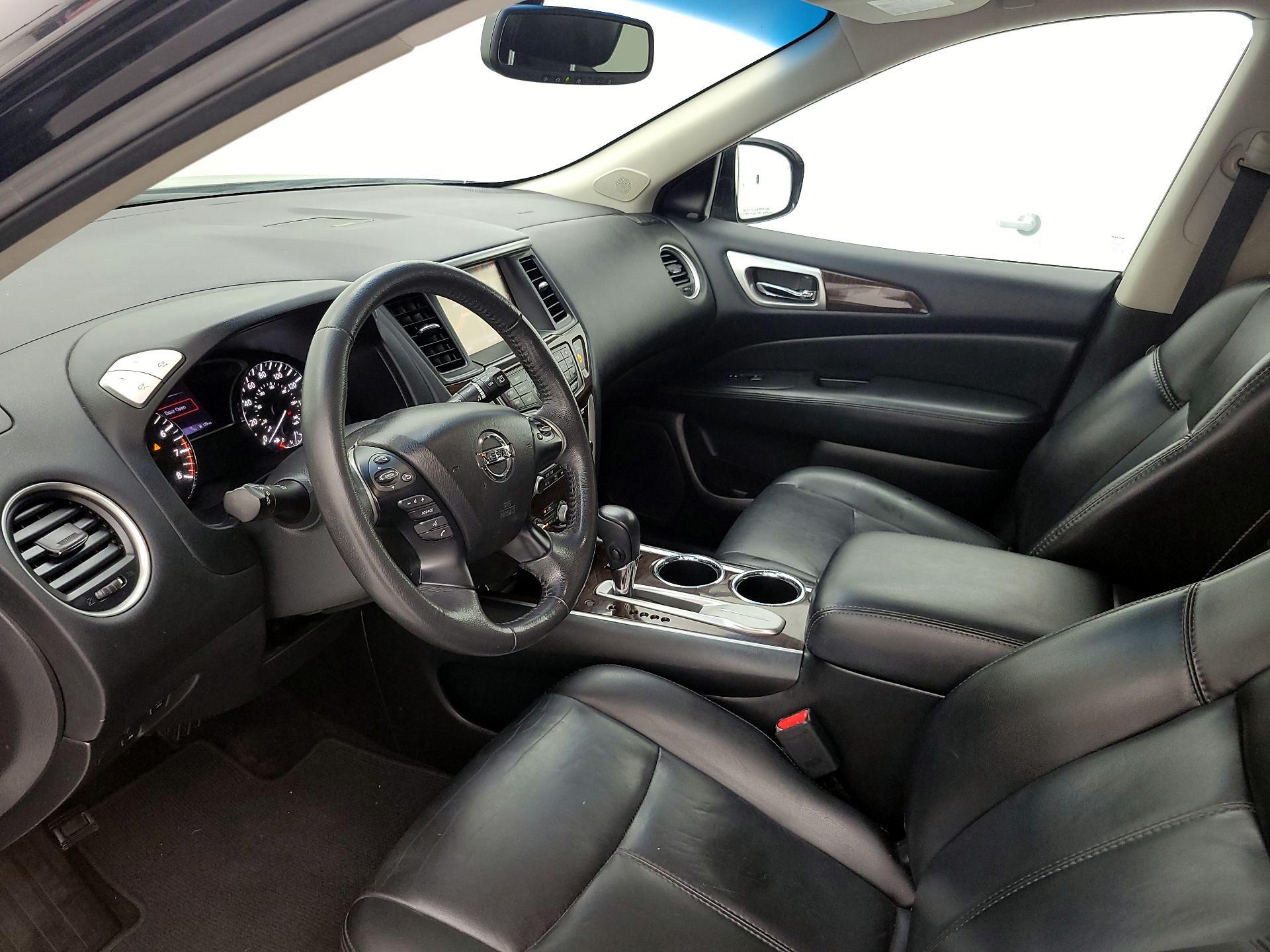 Thumbnail: 2016 Nissan Pathfinder - 11