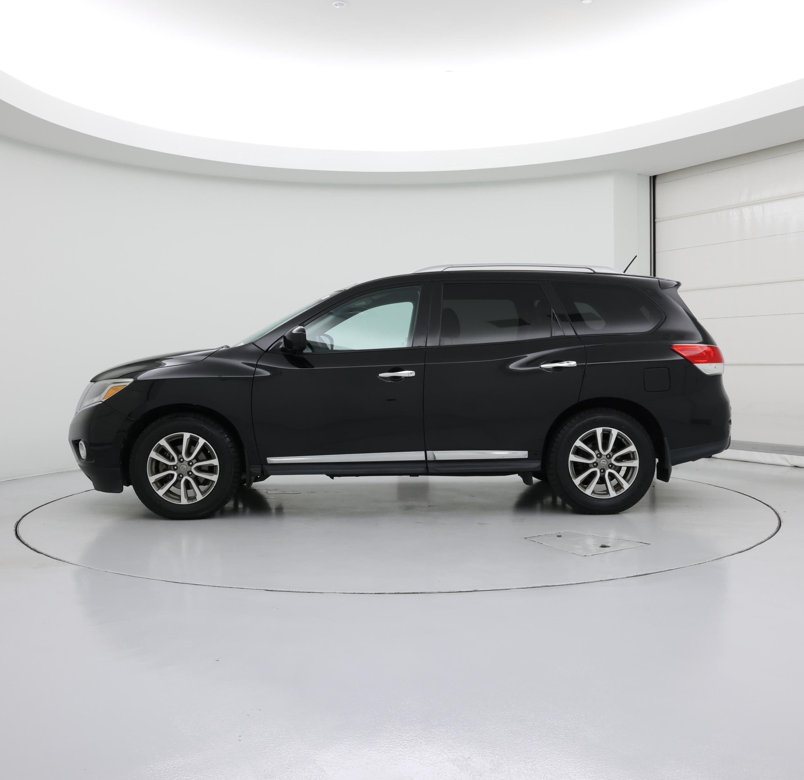 Thumbnail: 2016 Nissan Pathfinder - 3