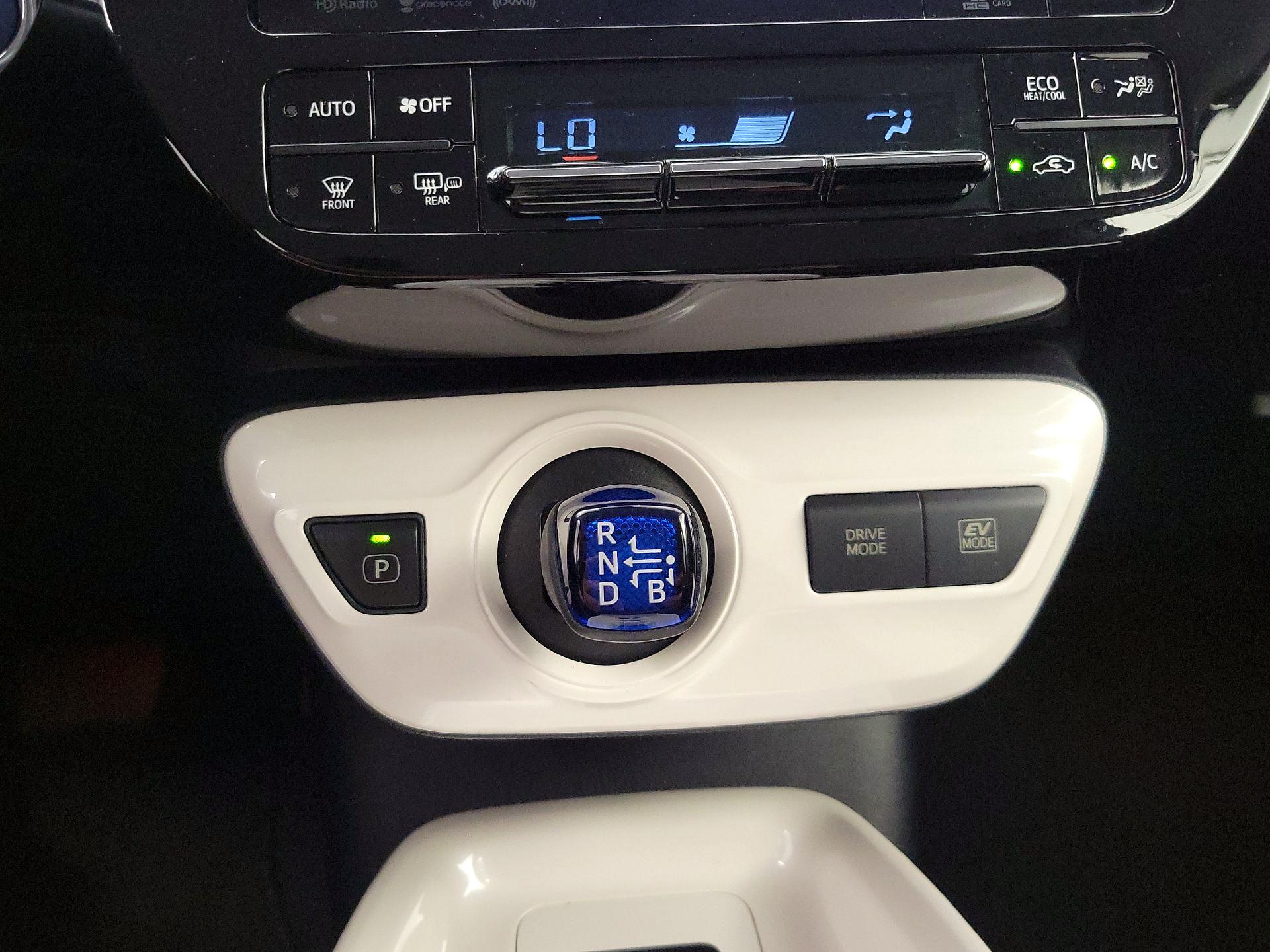 Thumbnail: 2017 Toyota Prius - 17