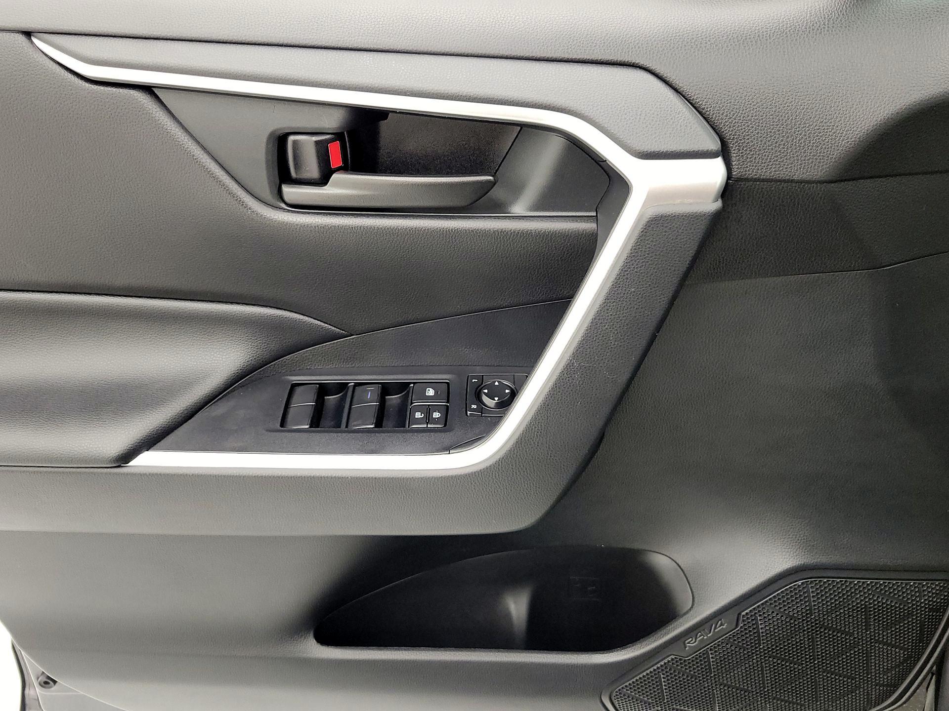 Thumbnail: 2020 Toyota RAV4 - 12
