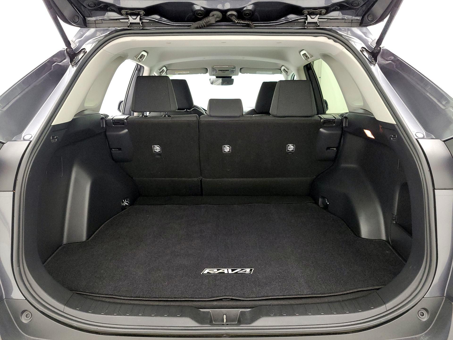 Thumbnail: 2020 Toyota RAV4 - 20