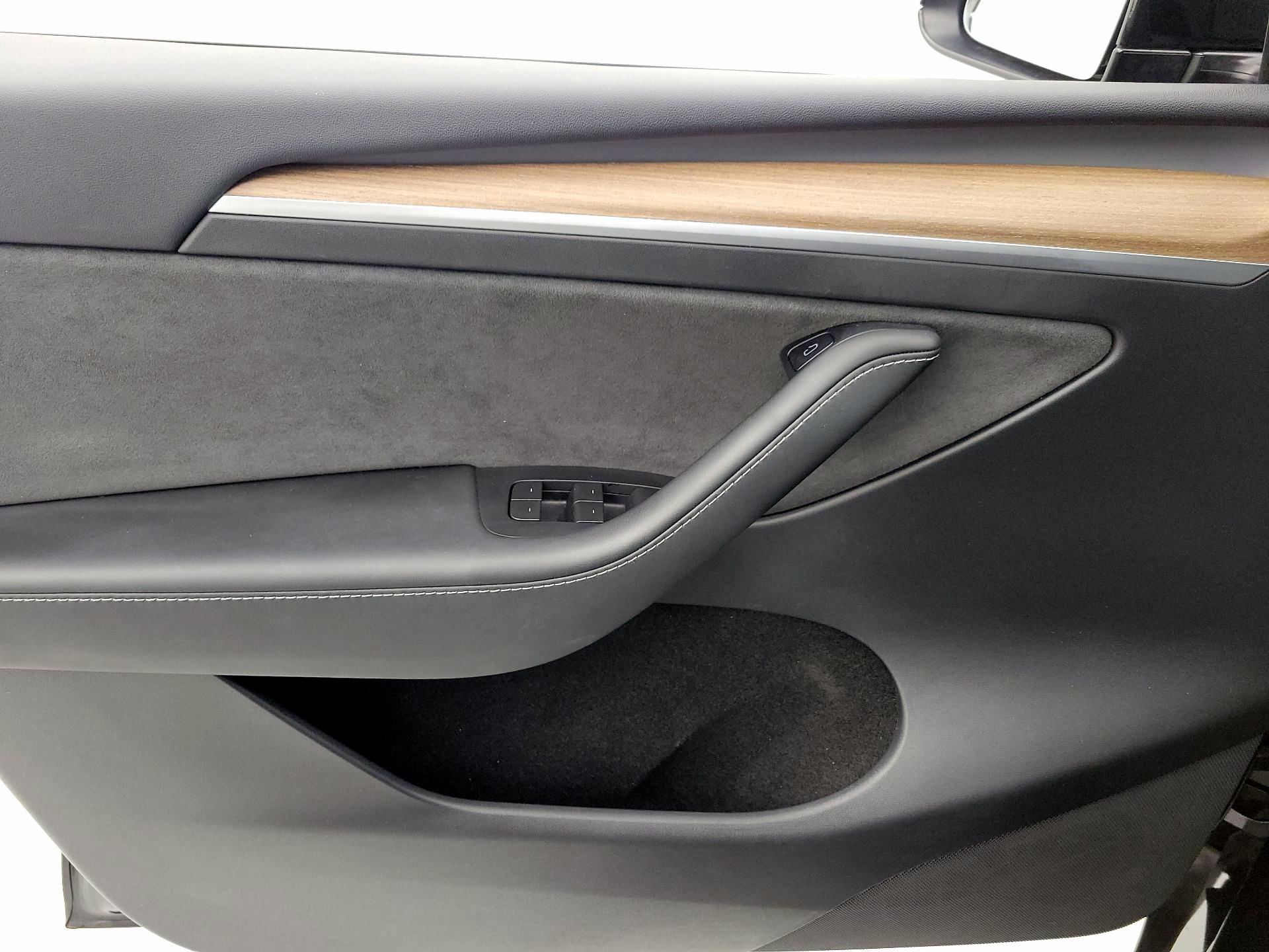 Thumbnail: 2022 Tesla Model Y - 12