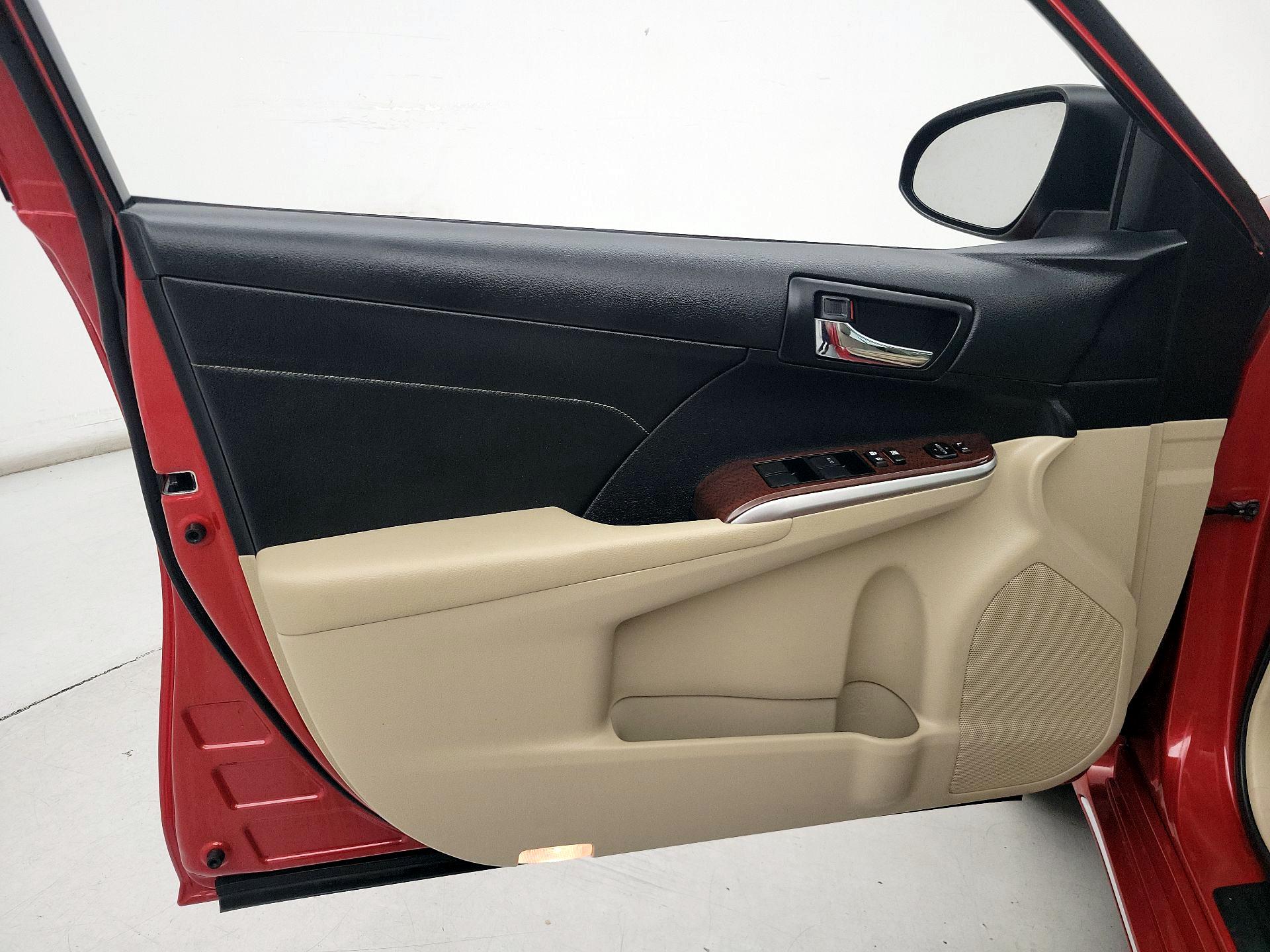Thumbnail: 2013 Toyota Camry - 12